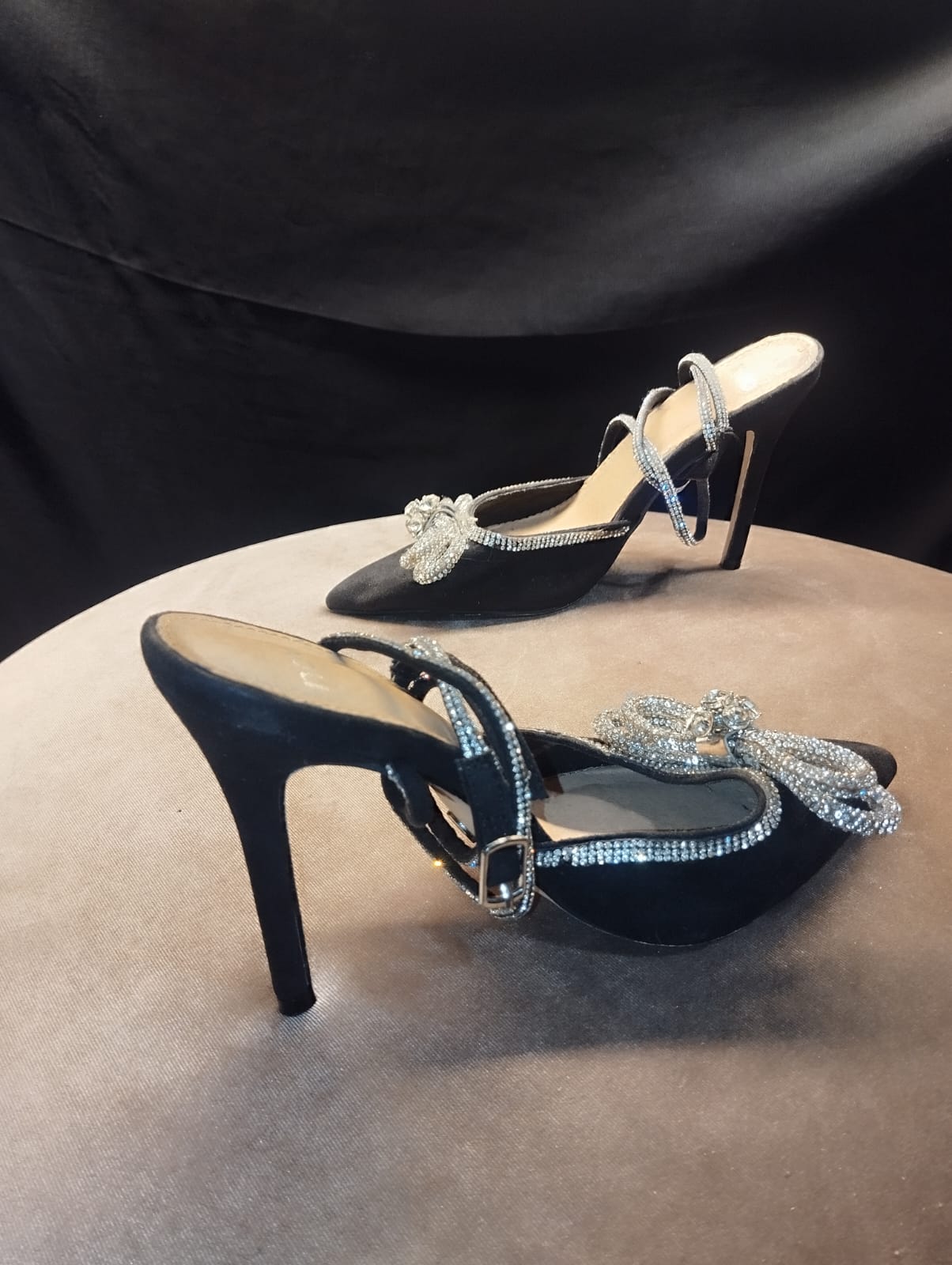Black bow heel