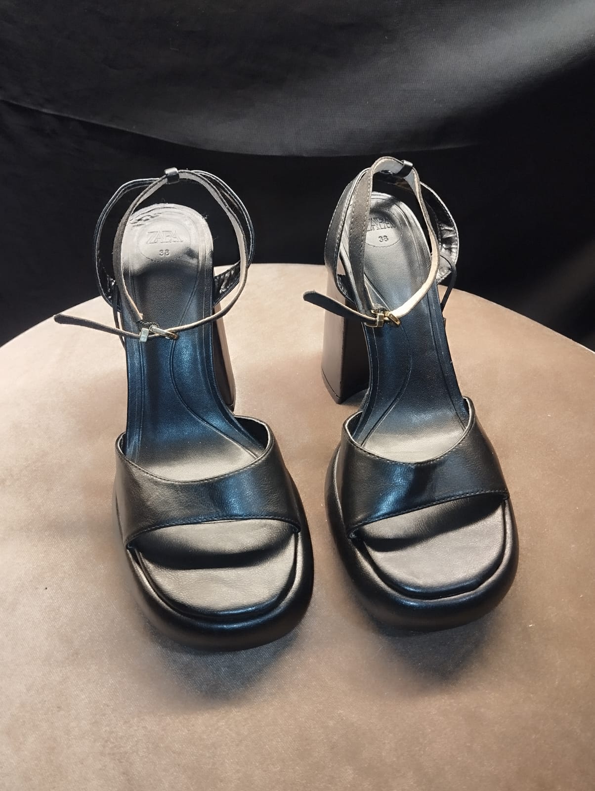 Black box heel