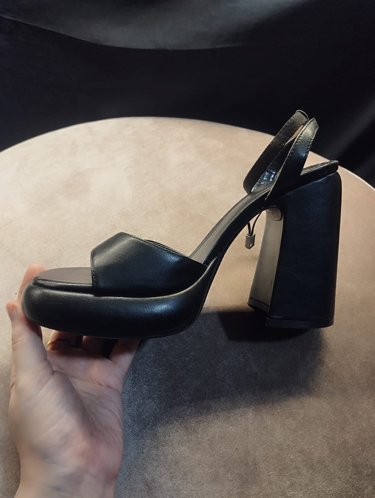 Black box heel