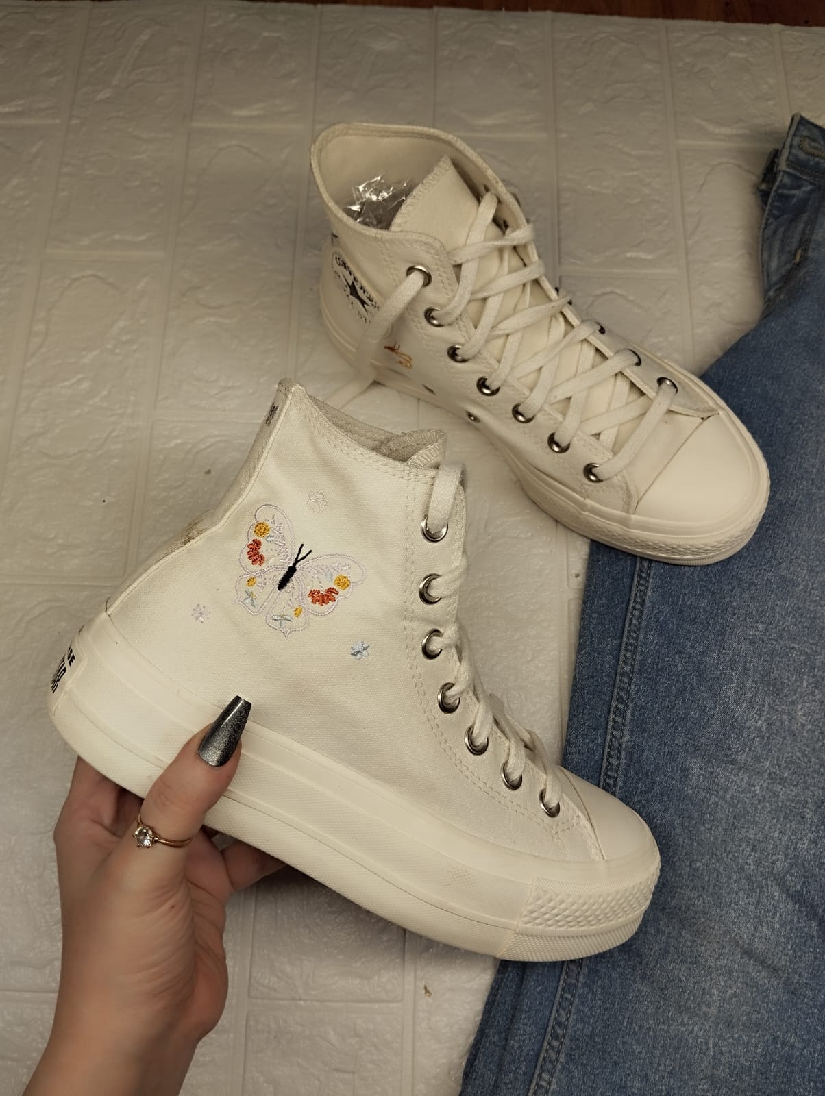 White embroidery high rise platform