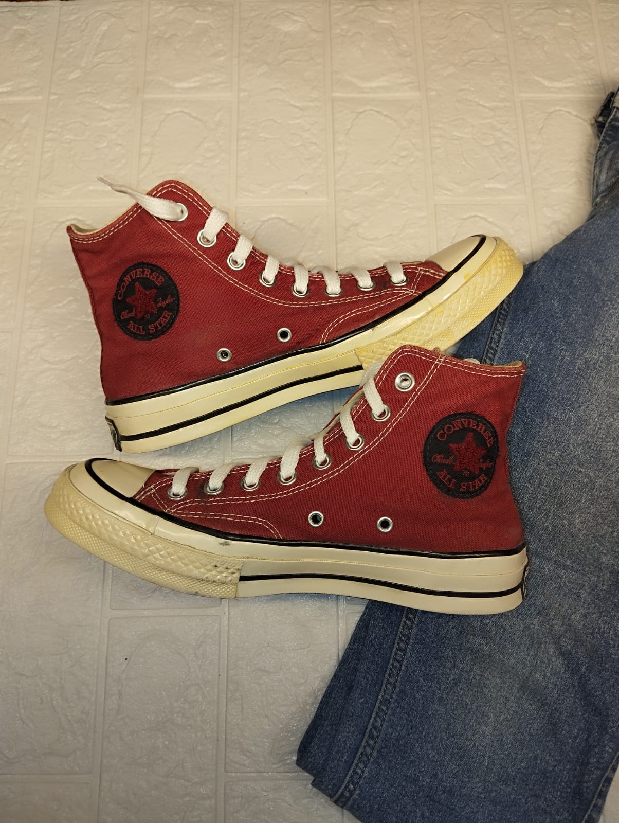 Red high rise tayloe chuck