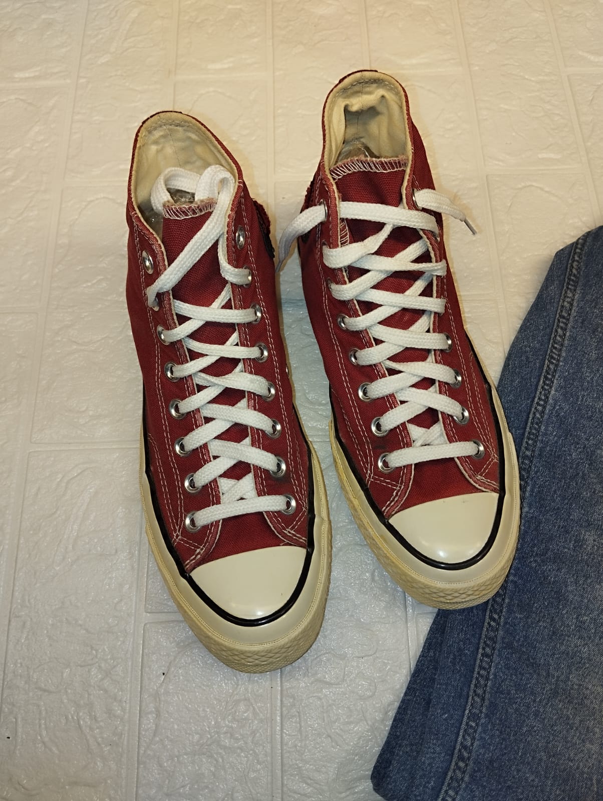 Red high rise tayloe chuck