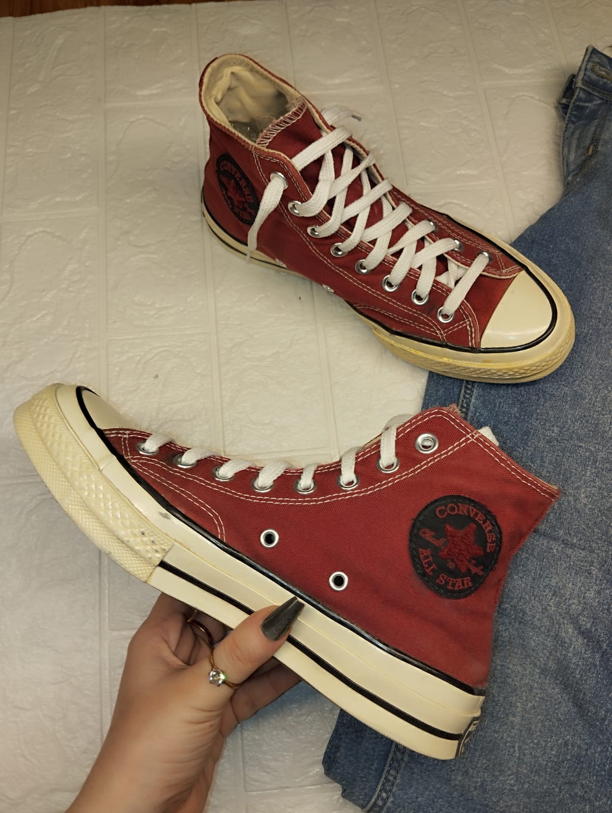 Red high rise tayloe chuck