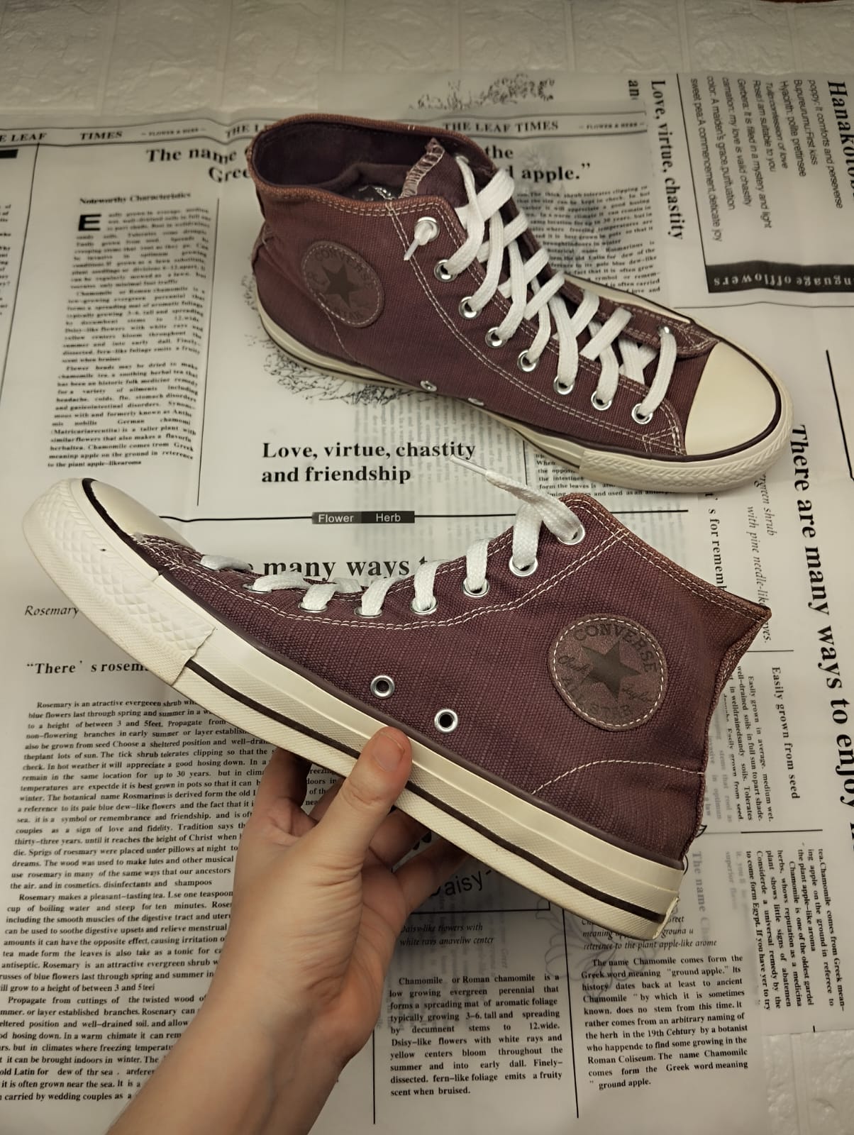 Maroon high rise taylor chuck