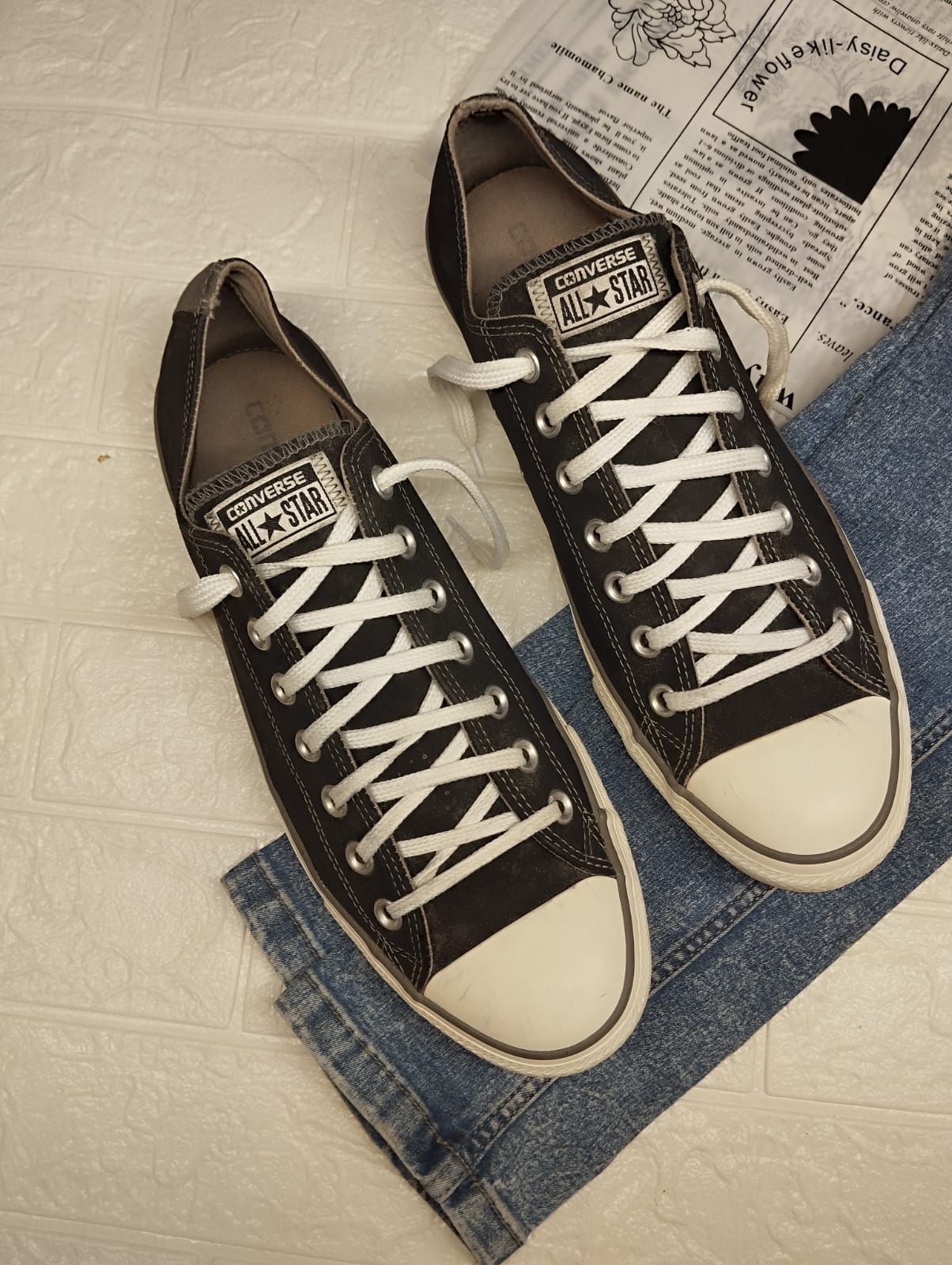 Chocolate brown low rise converse