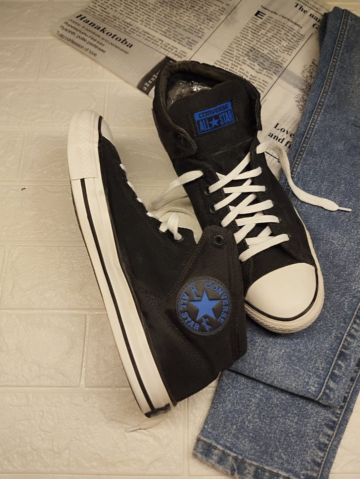 Black and blue ankle cut