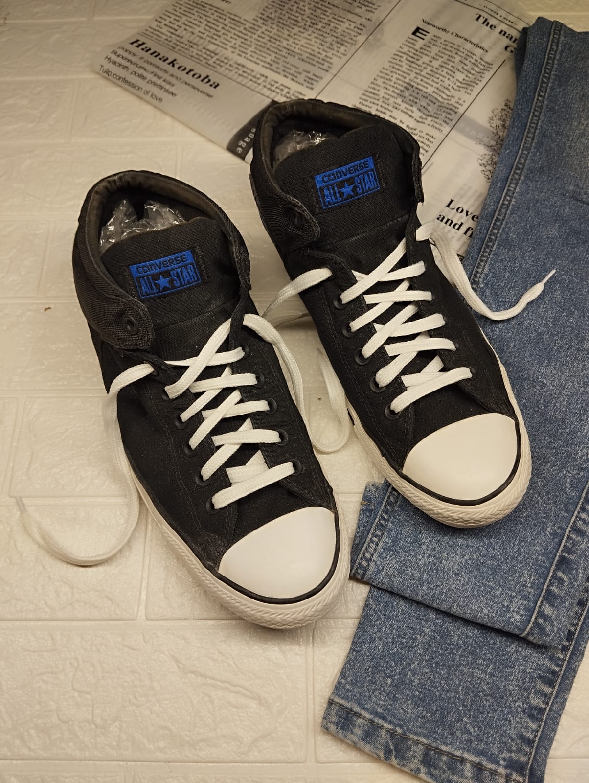 Black and blue ankle cut