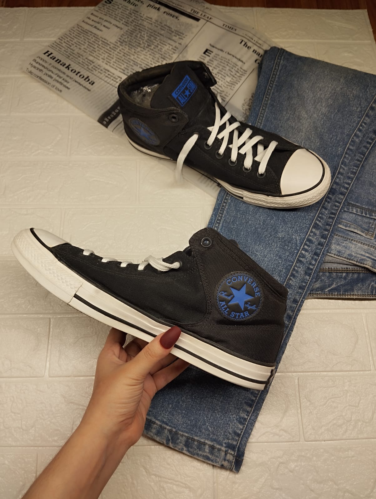 Black and blue ankle cut