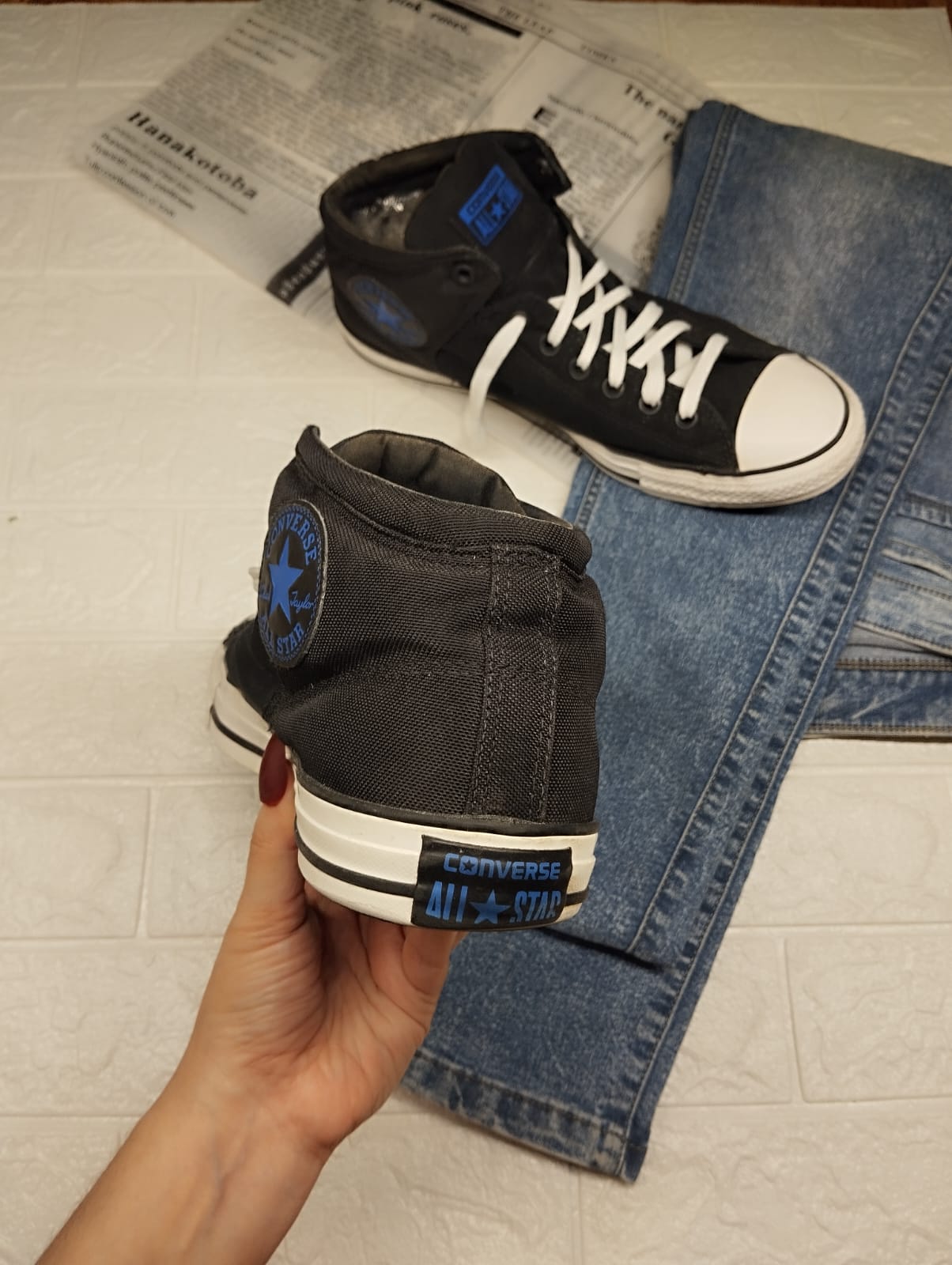 Black and blue ankle cut