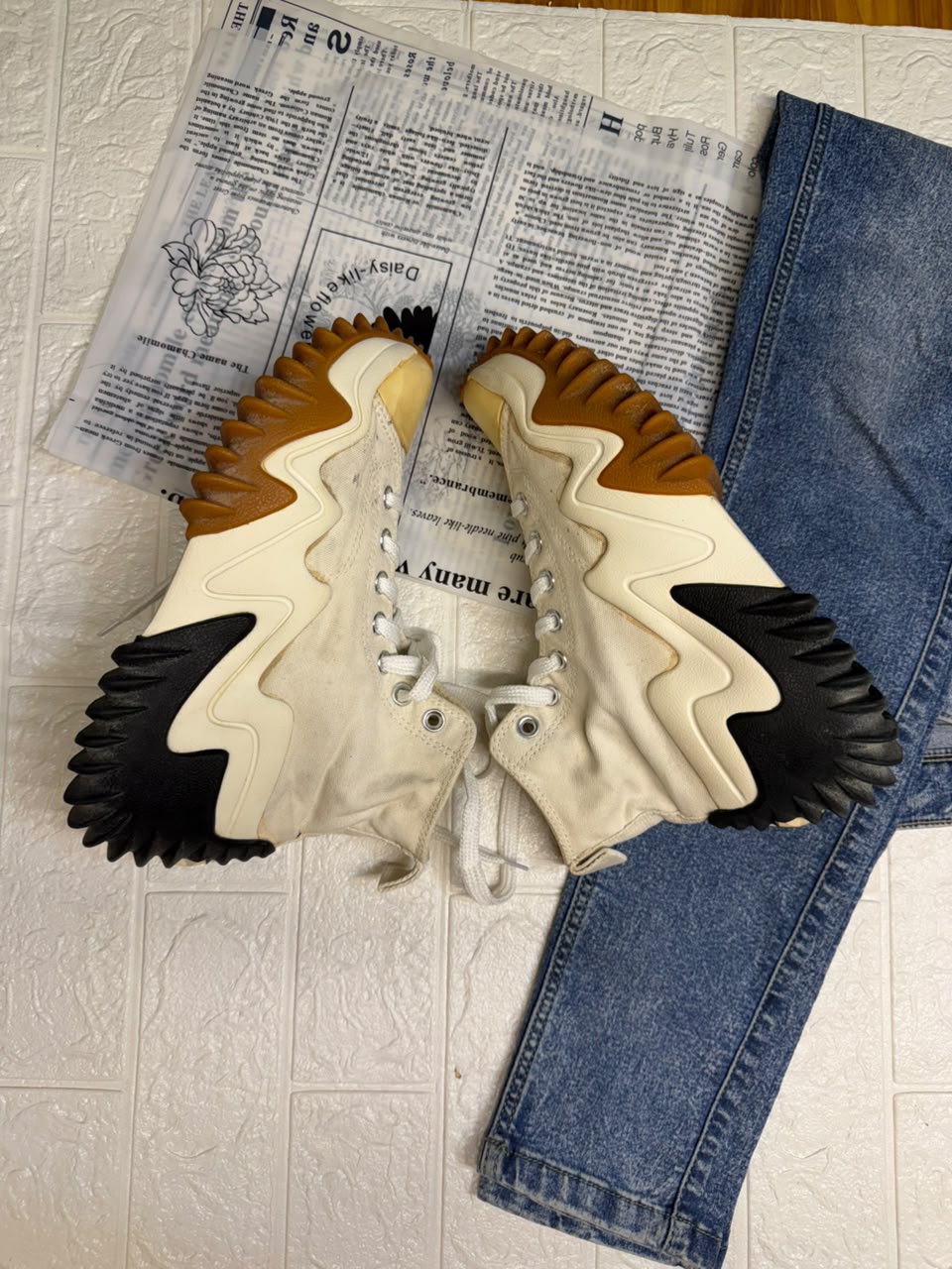 White high rise wave chunky