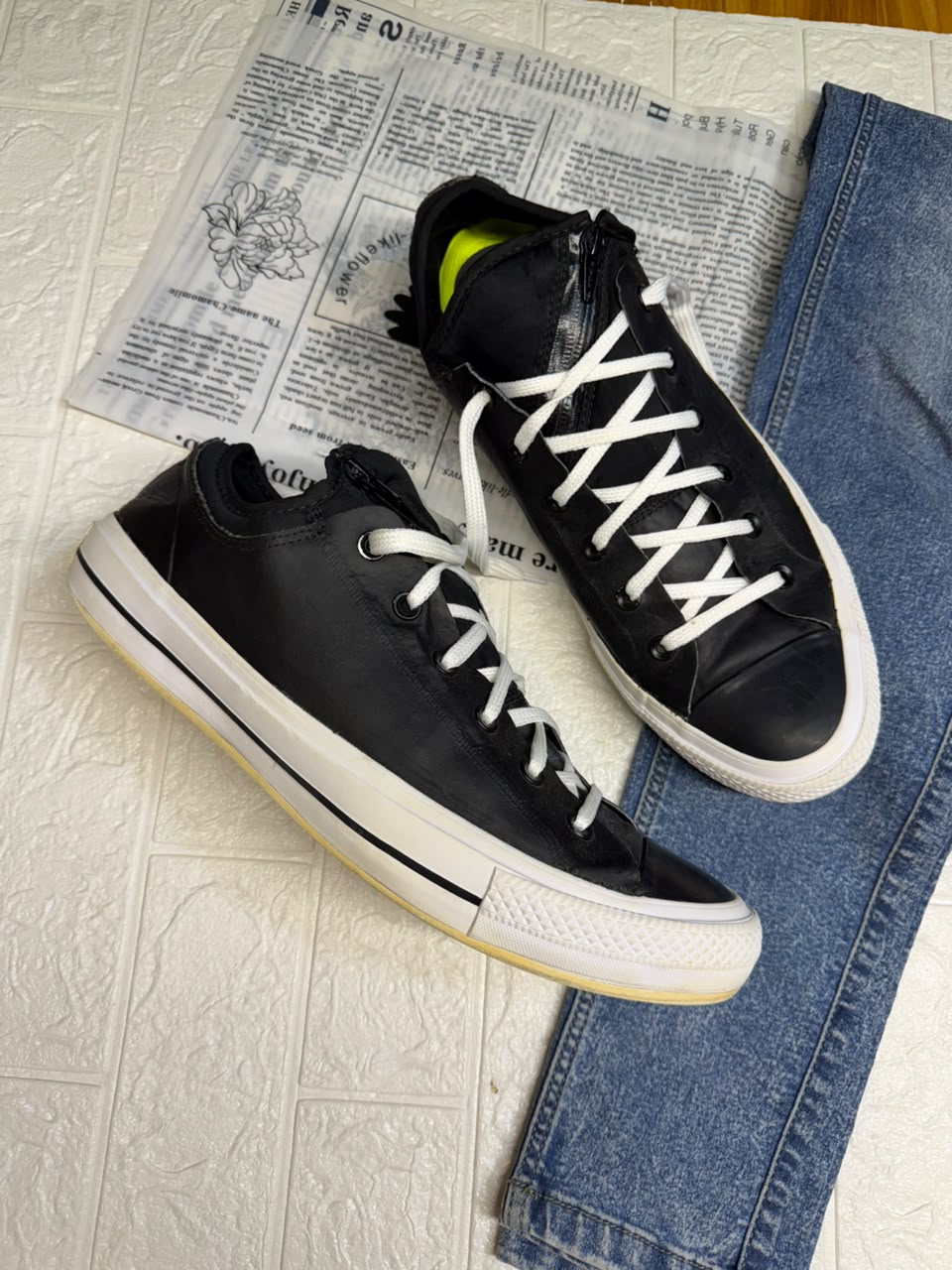 Full black and white low rise converse