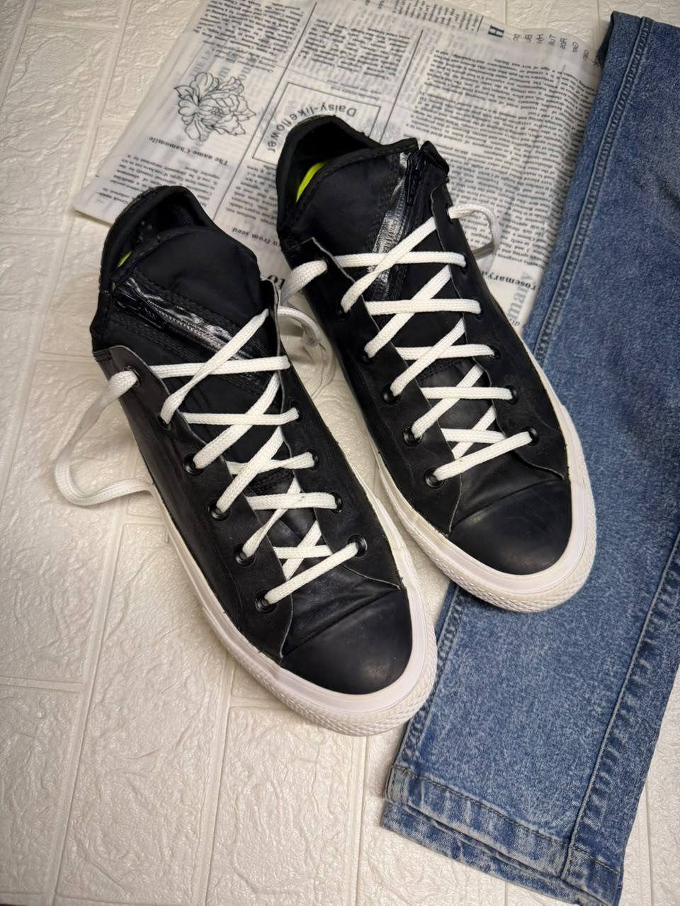 Full black and white low rise converse