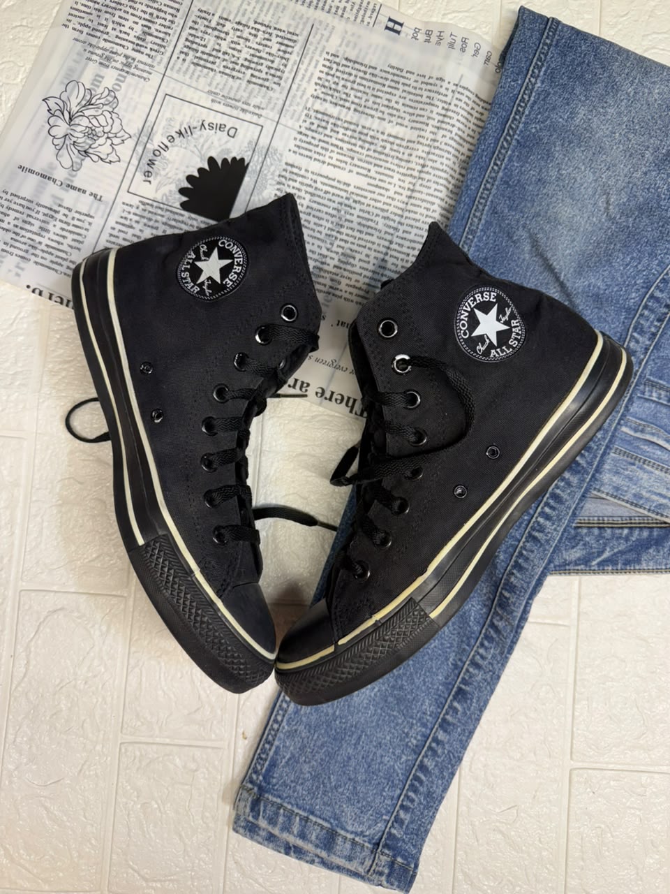 Full black high rise converse