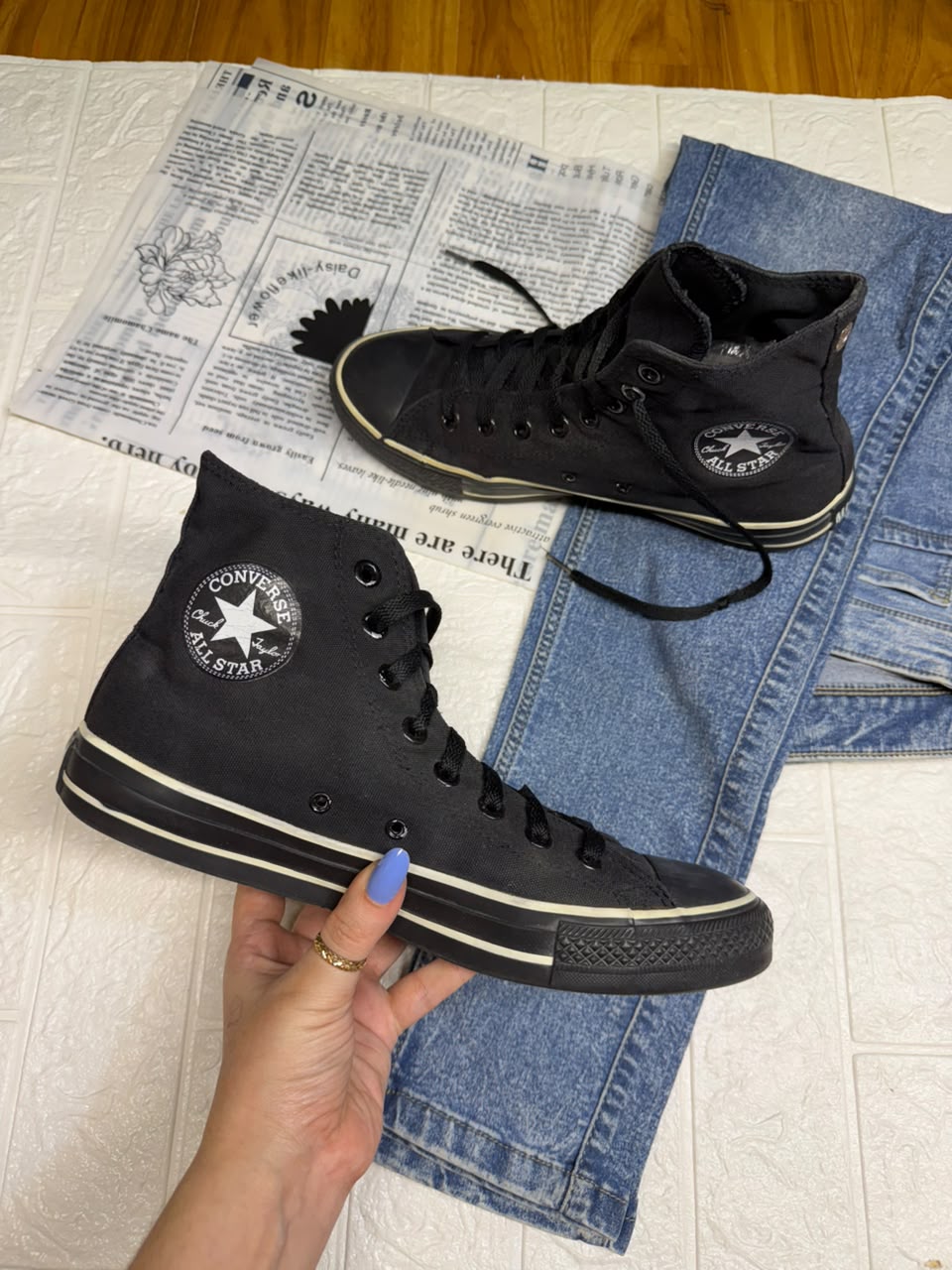 Full black high rise converse