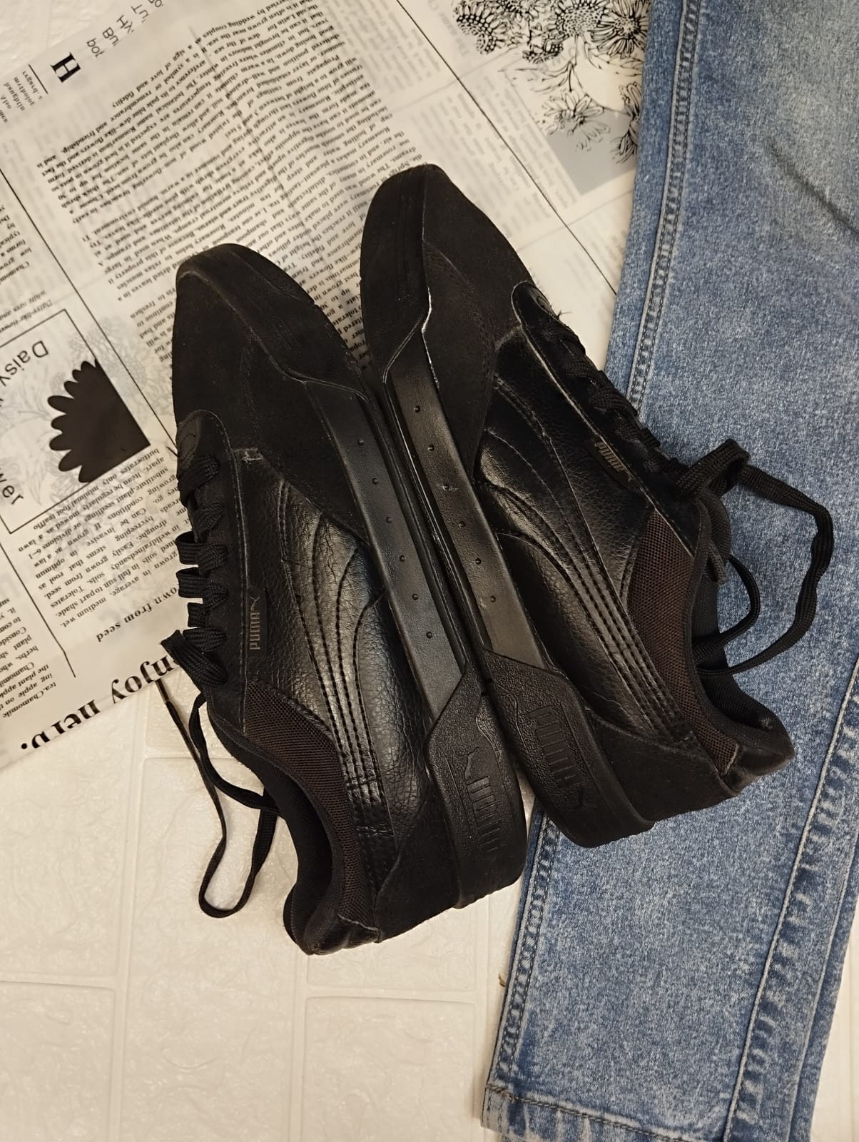 Full black puma sneakers