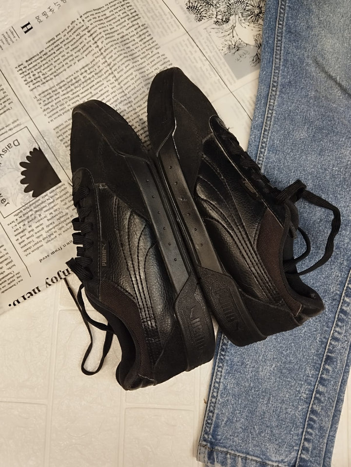 Full black puma sneakers