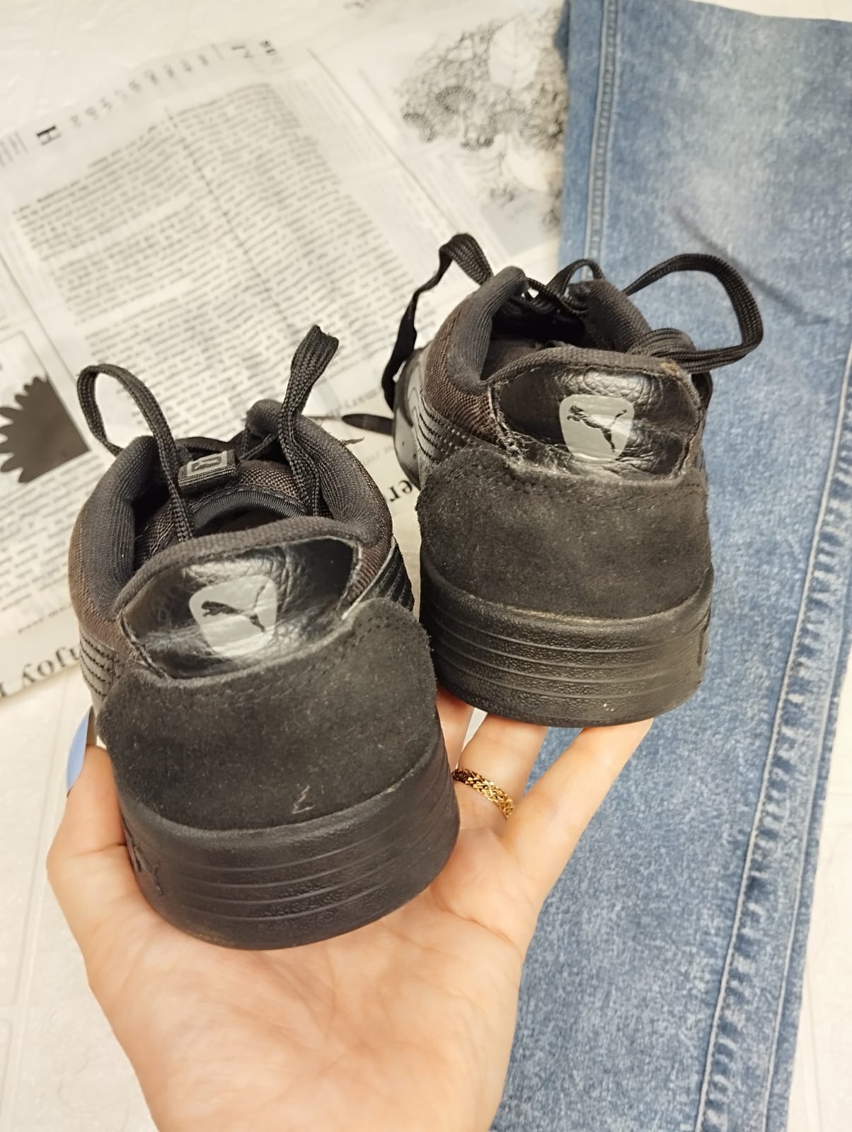 Full black puma sneakers