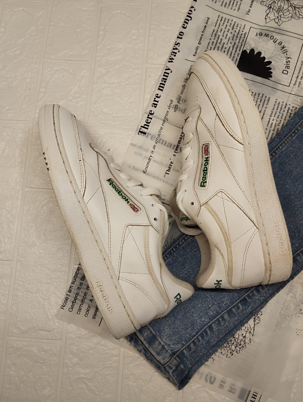 Reebok Classic Club C Vintage trainers in chalk with green