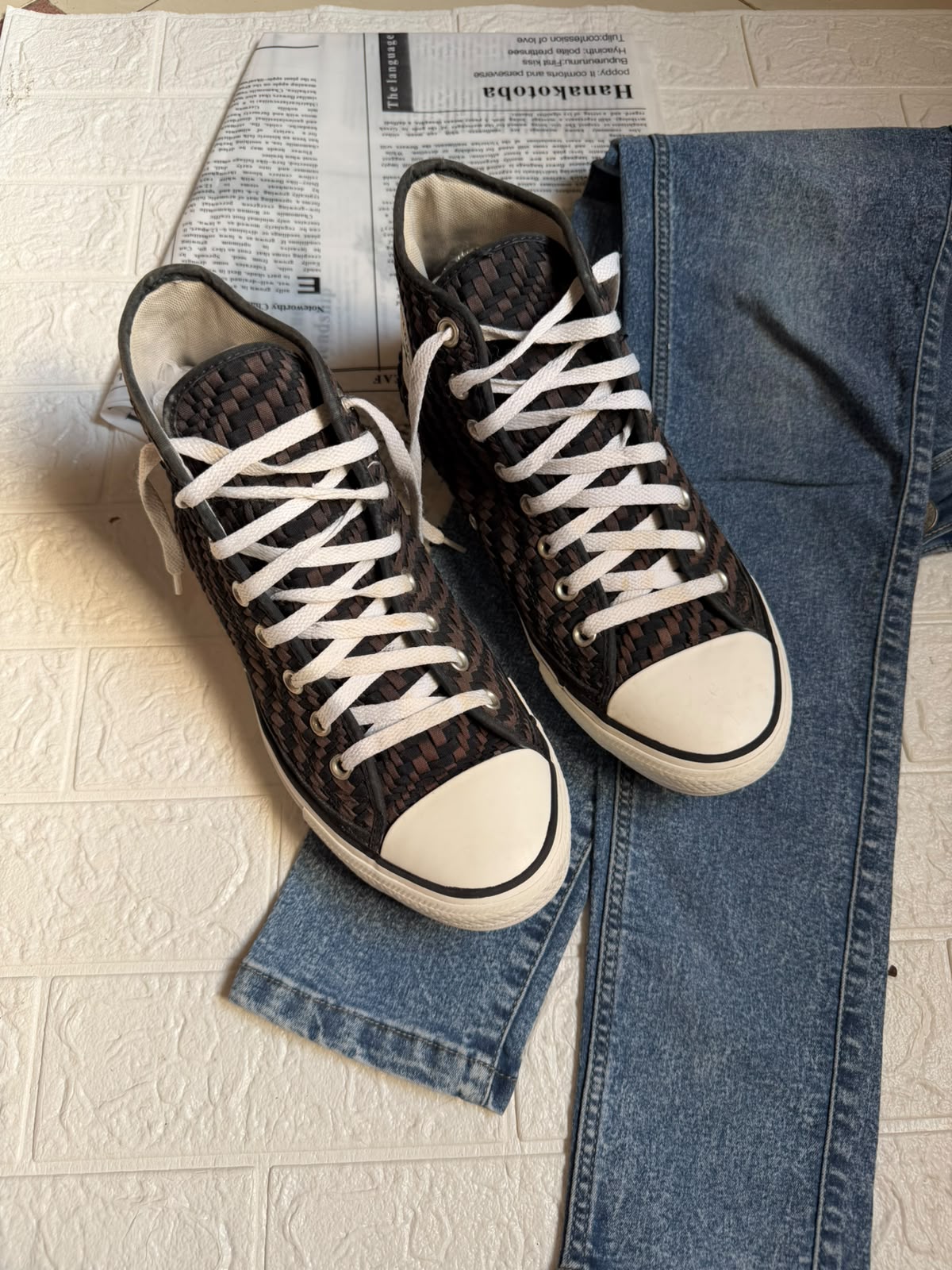 Black textured high rise converse