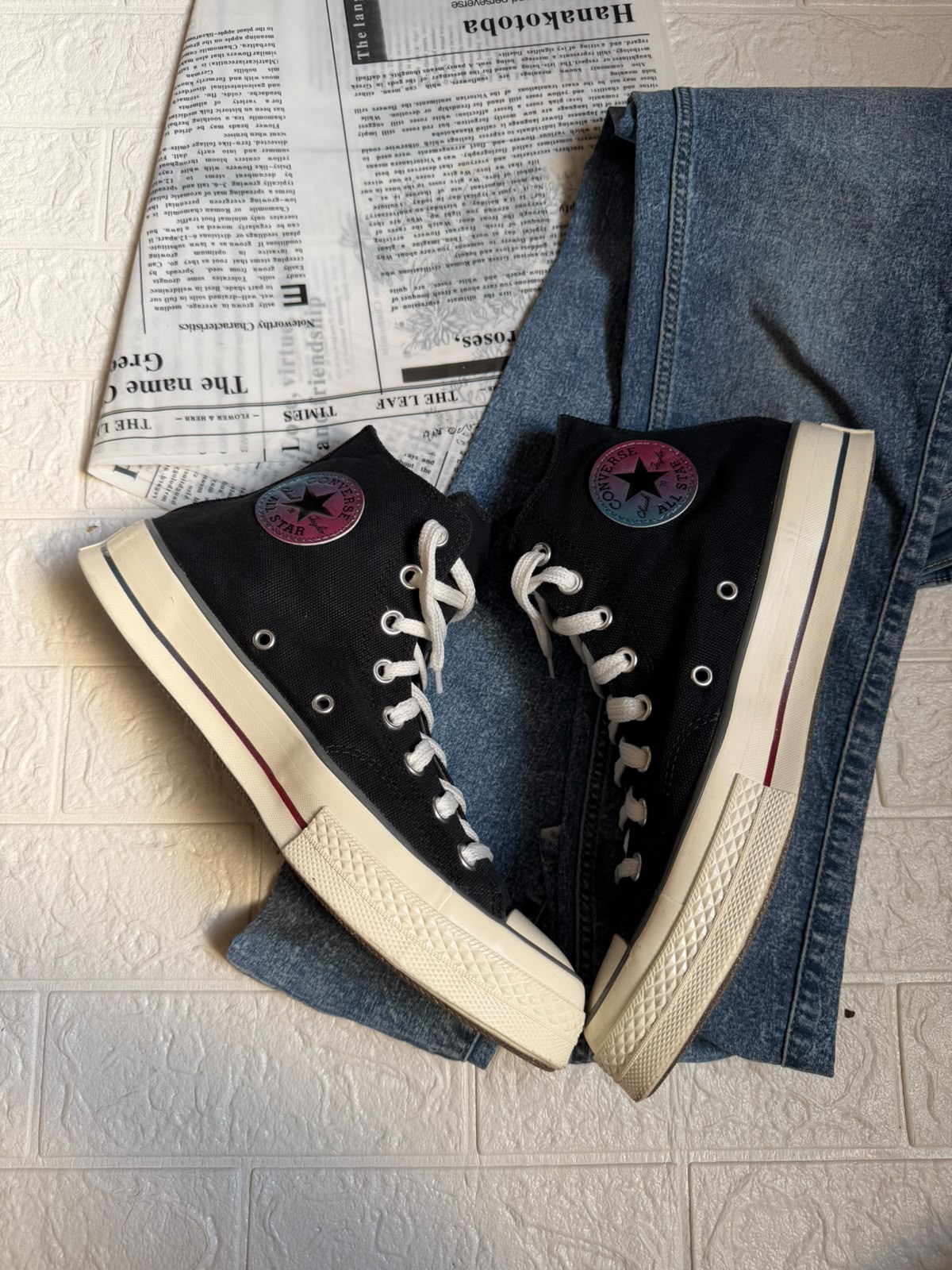 Black logo high rise tyalor chuck