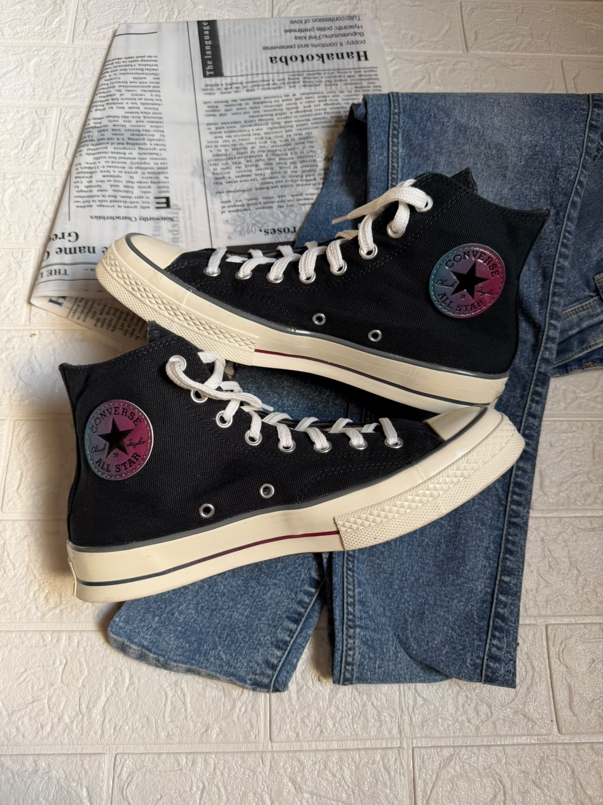 Black logo high rise tyalor chuck
