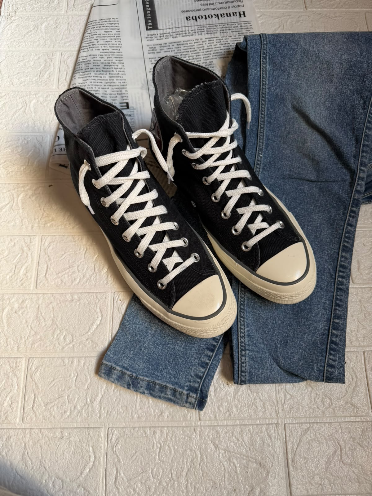 Black logo high rise tyalor chuck