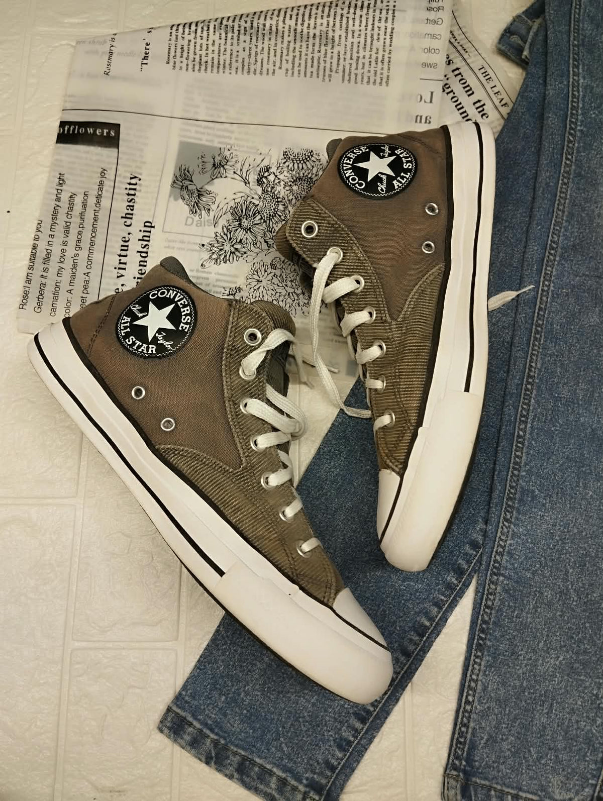 Chuck Taylor Grounded Brown Mid Top