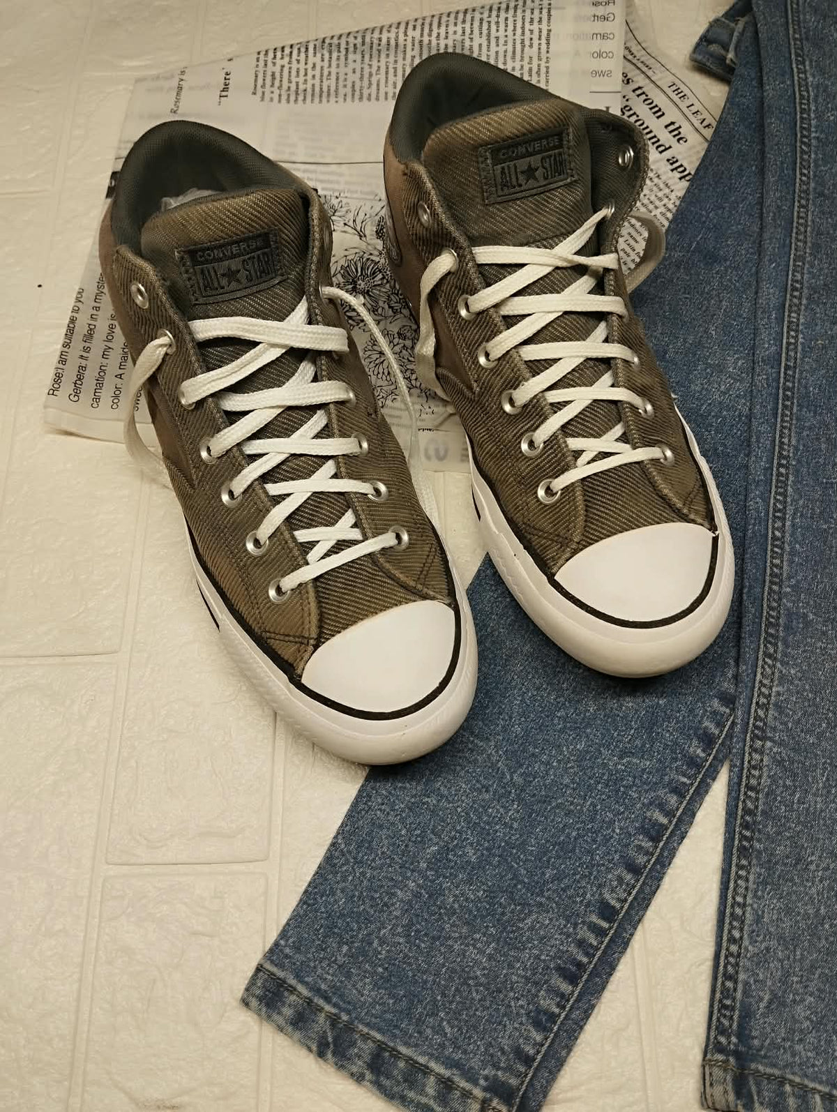 Chuck Taylor Grounded Brown Mid Top