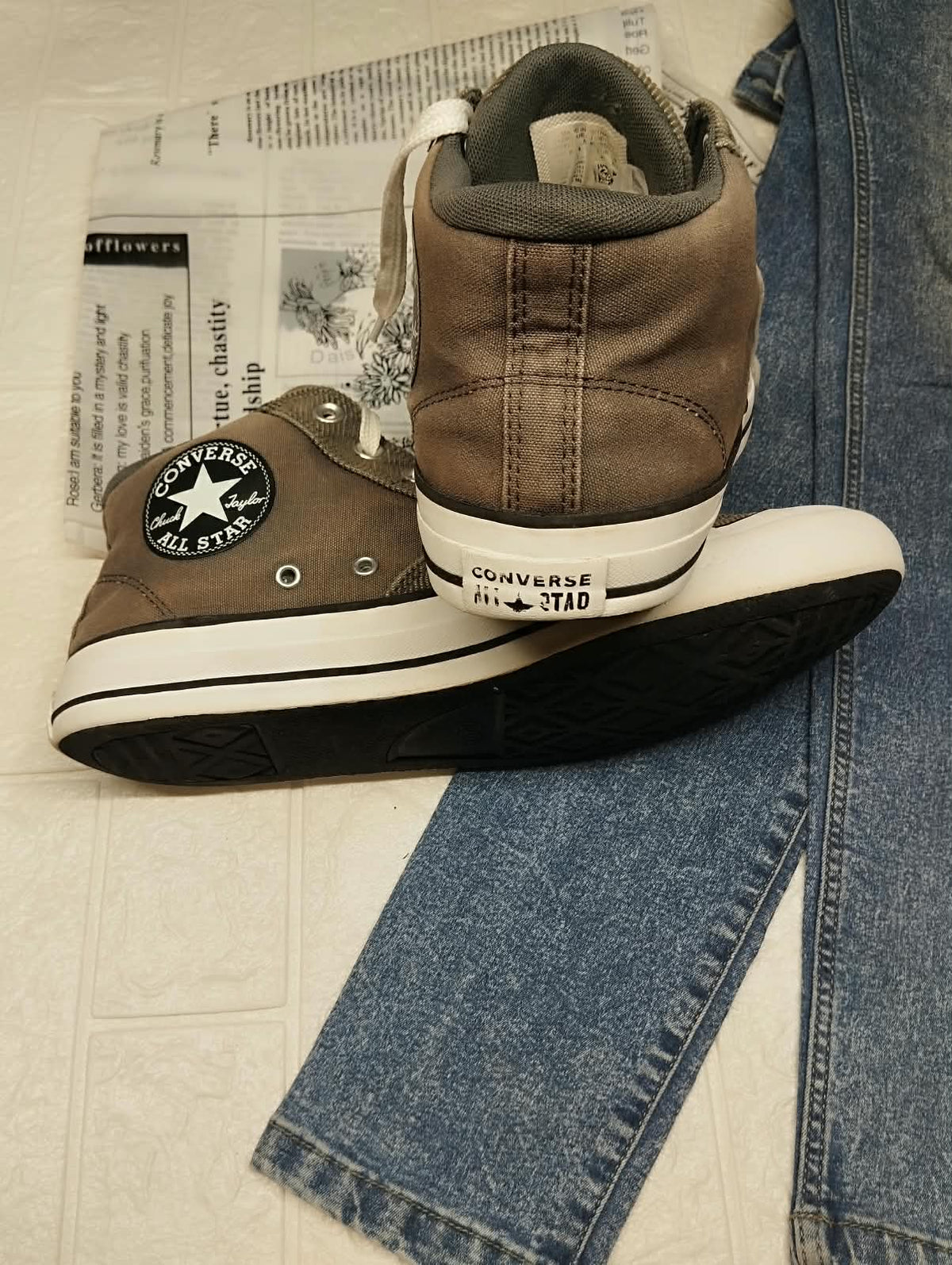 Chuck Taylor Grounded Brown Mid Top
