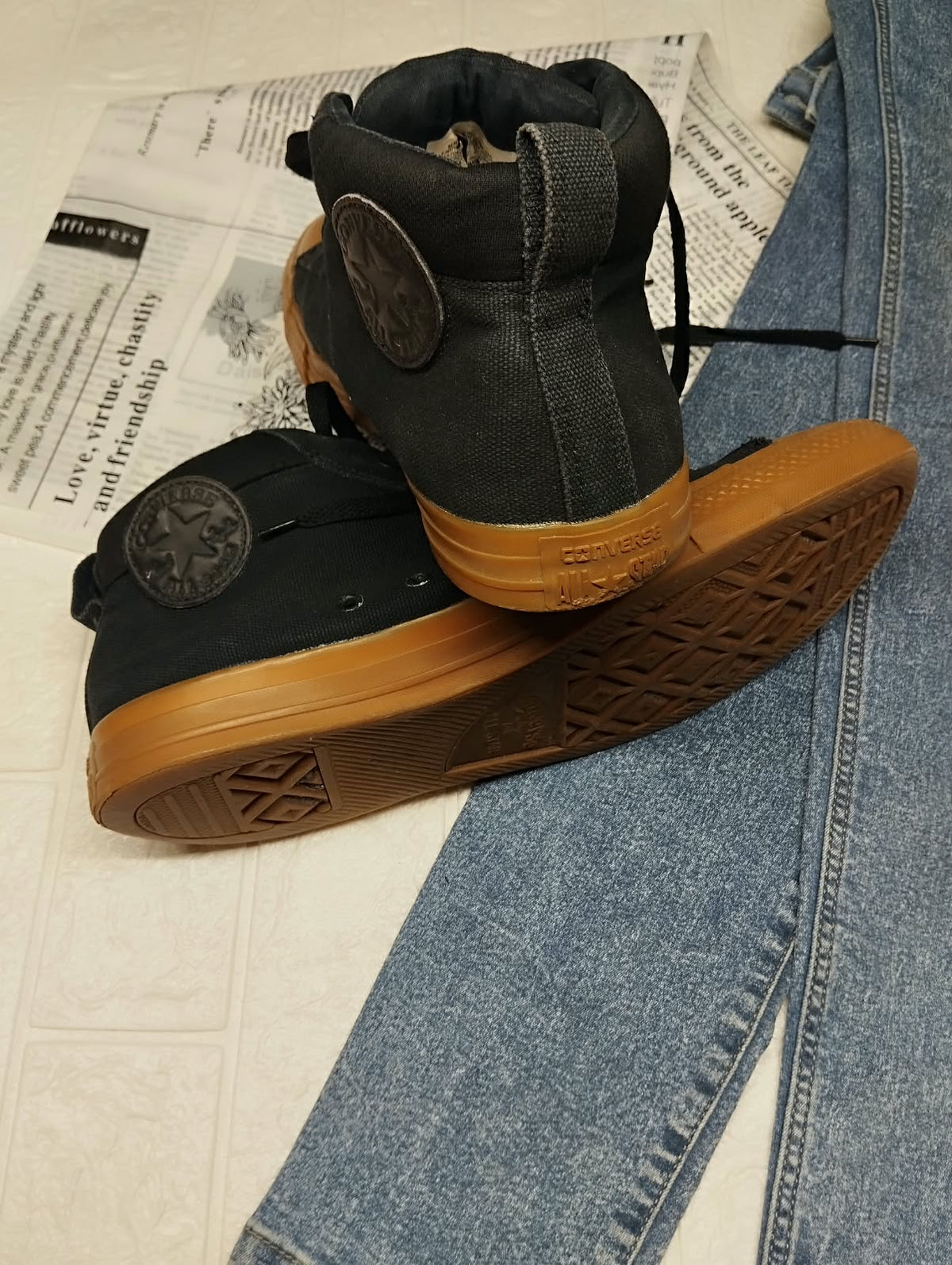 Black Mid /Dark Honey Converse