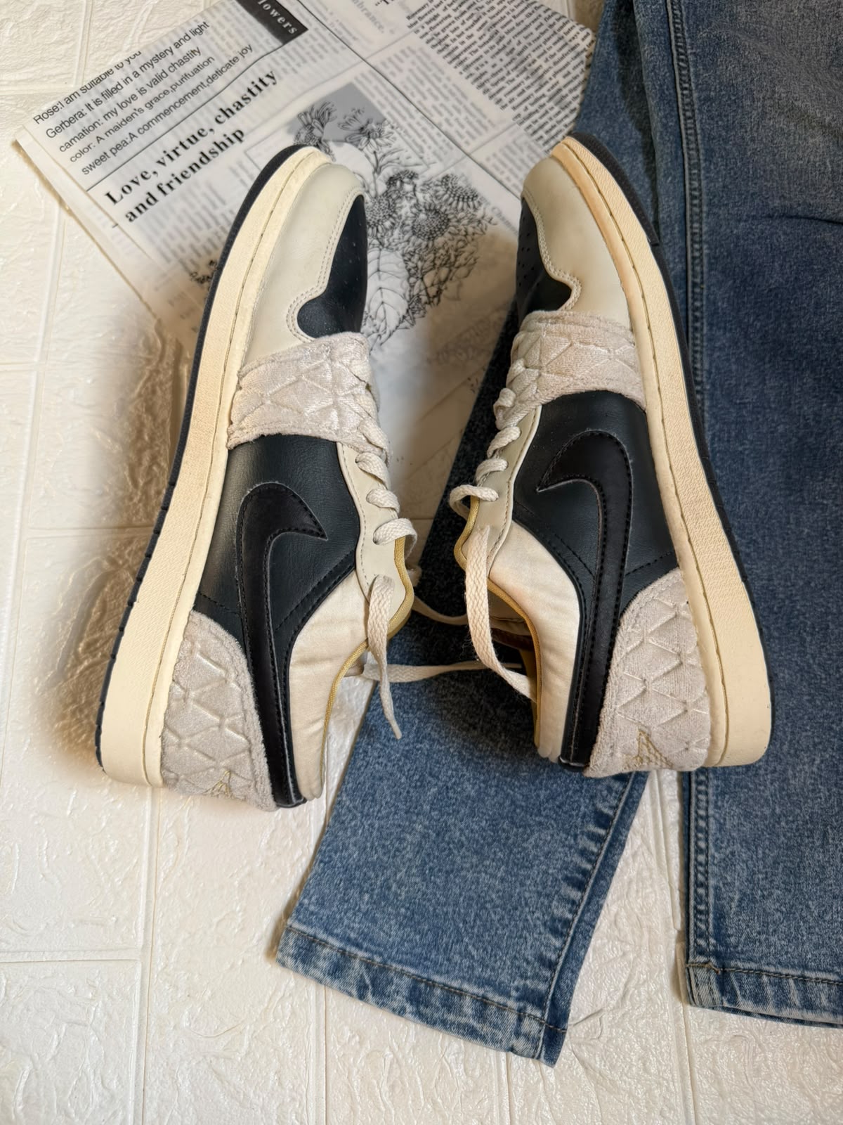 Air Jordan 1 Low Beaded Swoosh