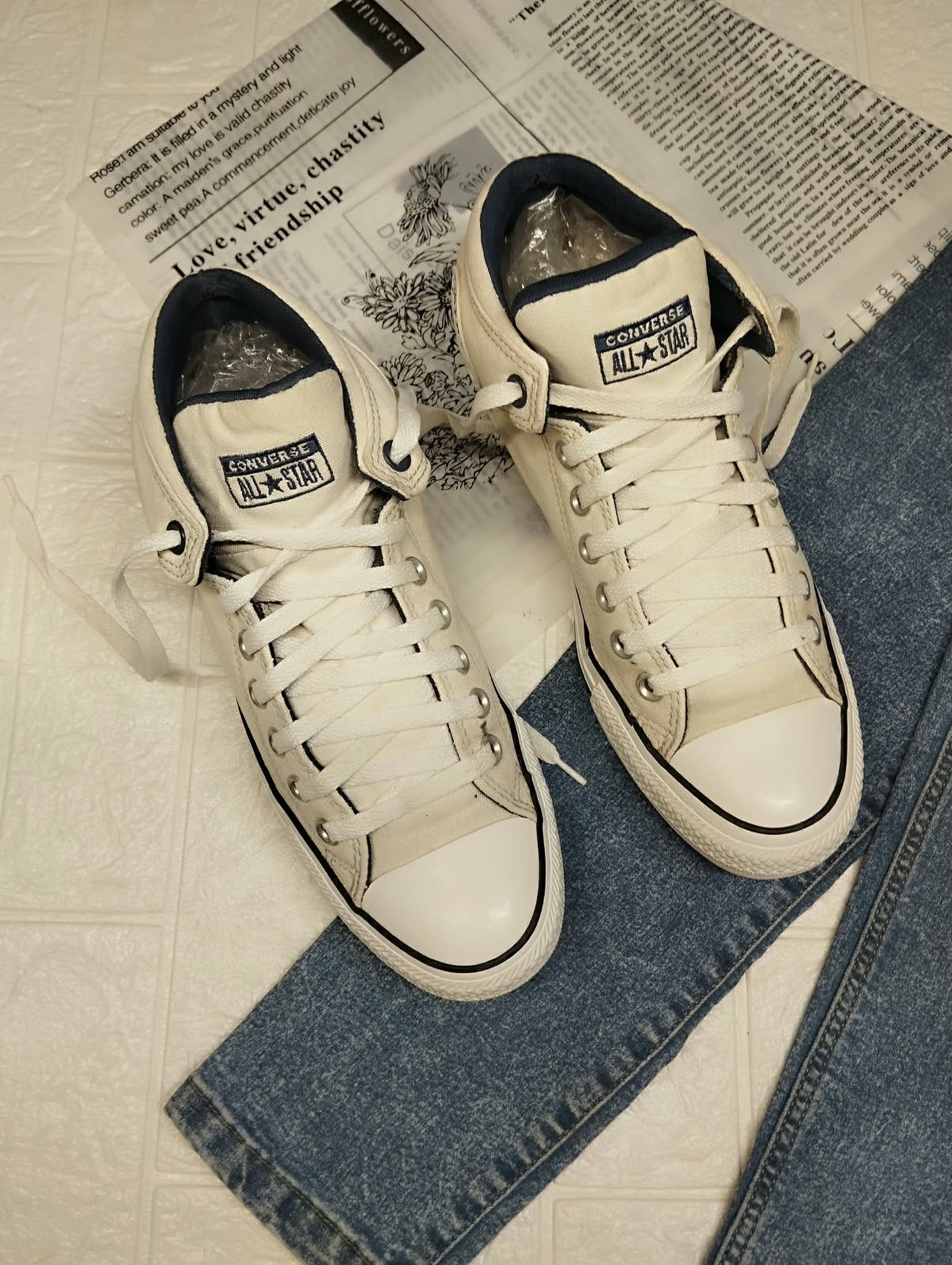 White Ankle cut Converse (blue detailing)