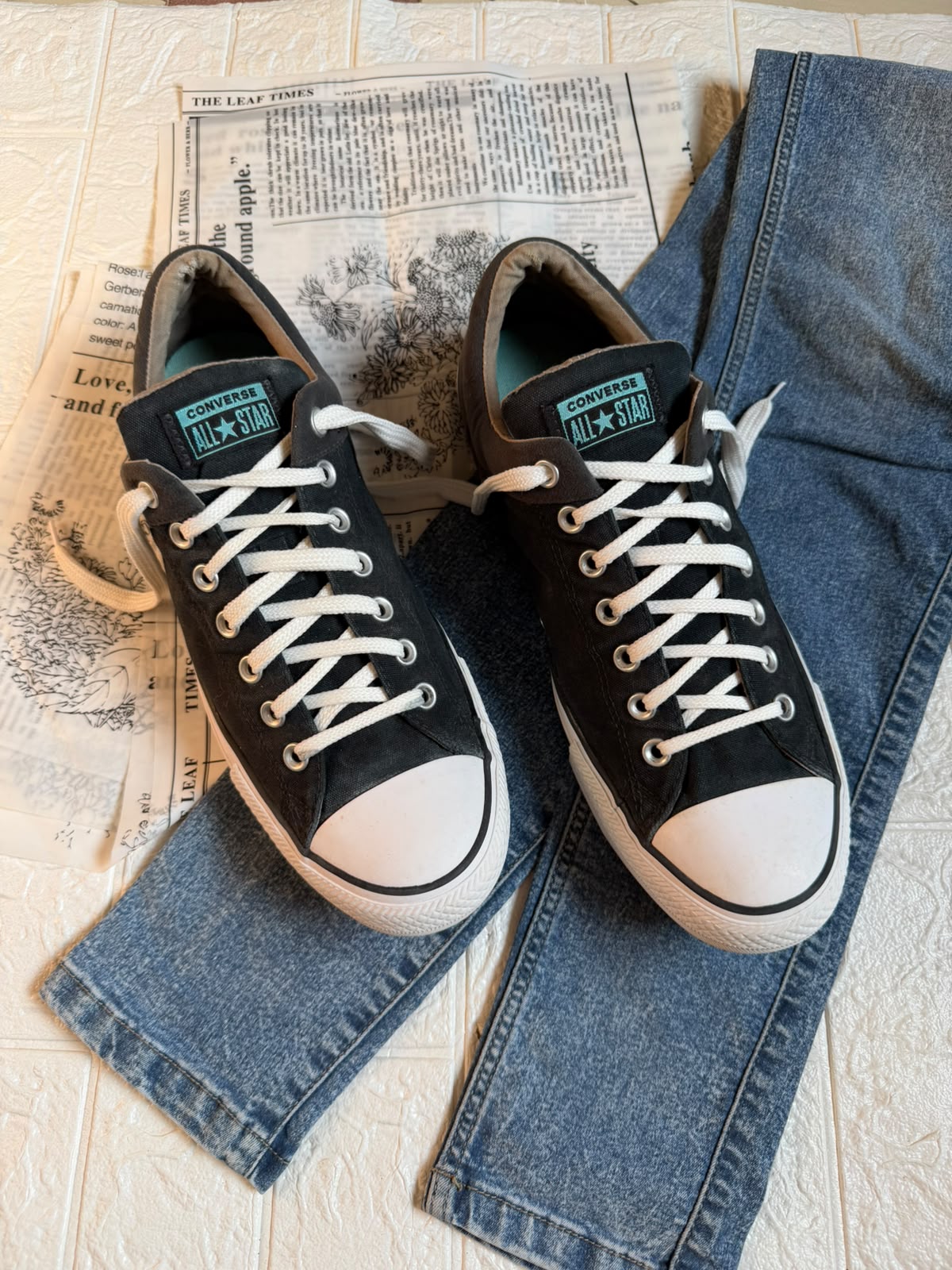 Black n Blue lowtop Converse