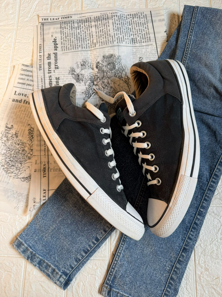 Black n Blue lowtop Converse