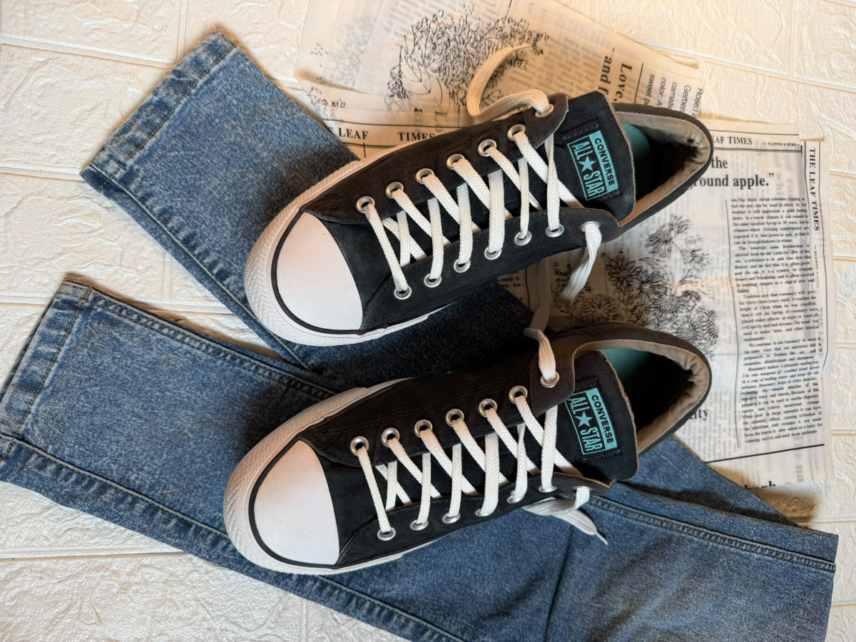 Black n Blue lowtop Converse