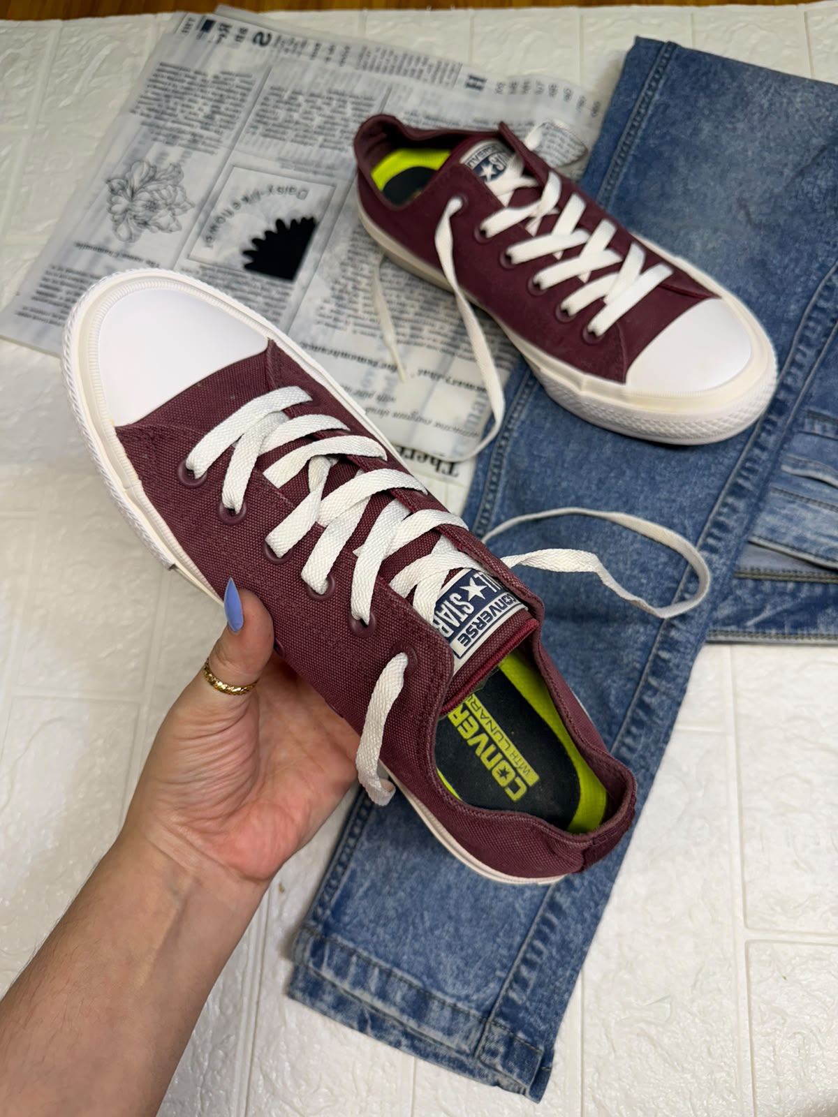 Maroon lowtop converse