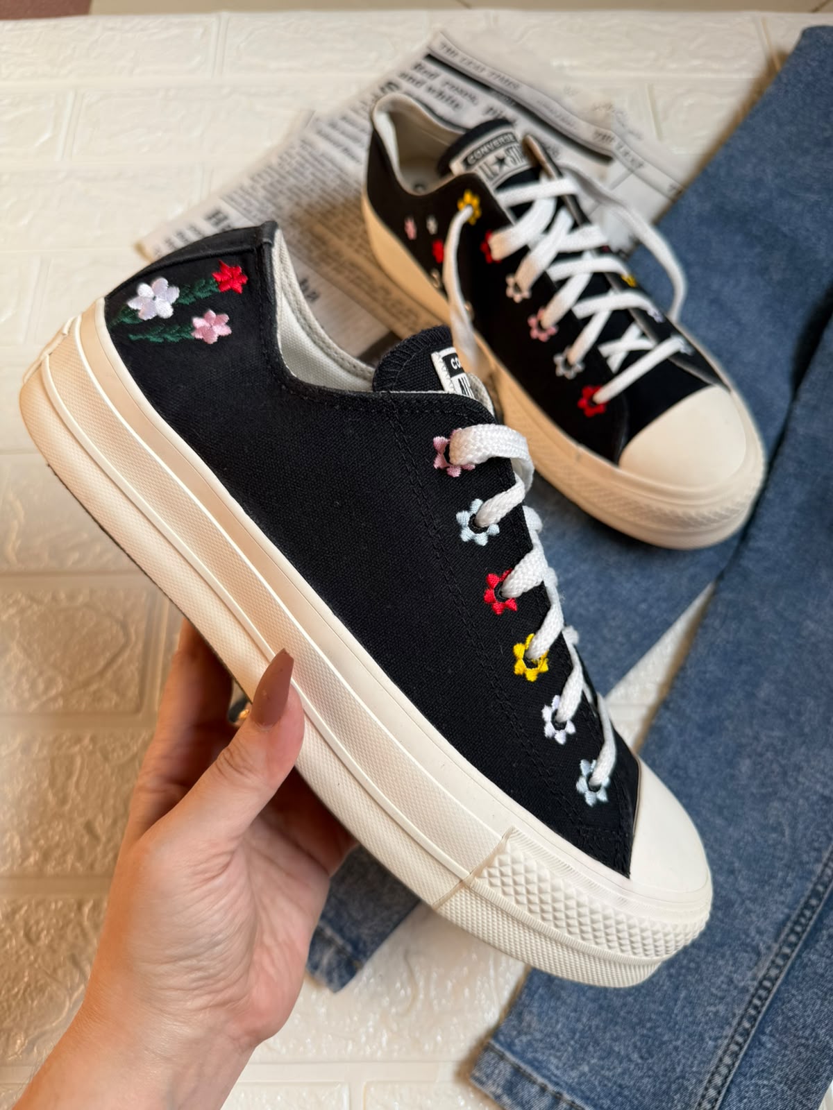 Black Flower Lowtop Converse