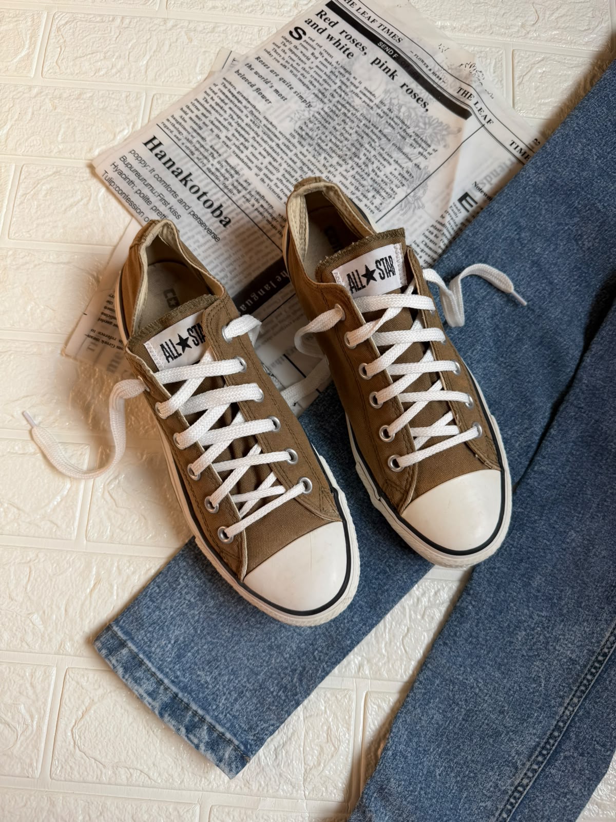 Brownish lowtop Converse
