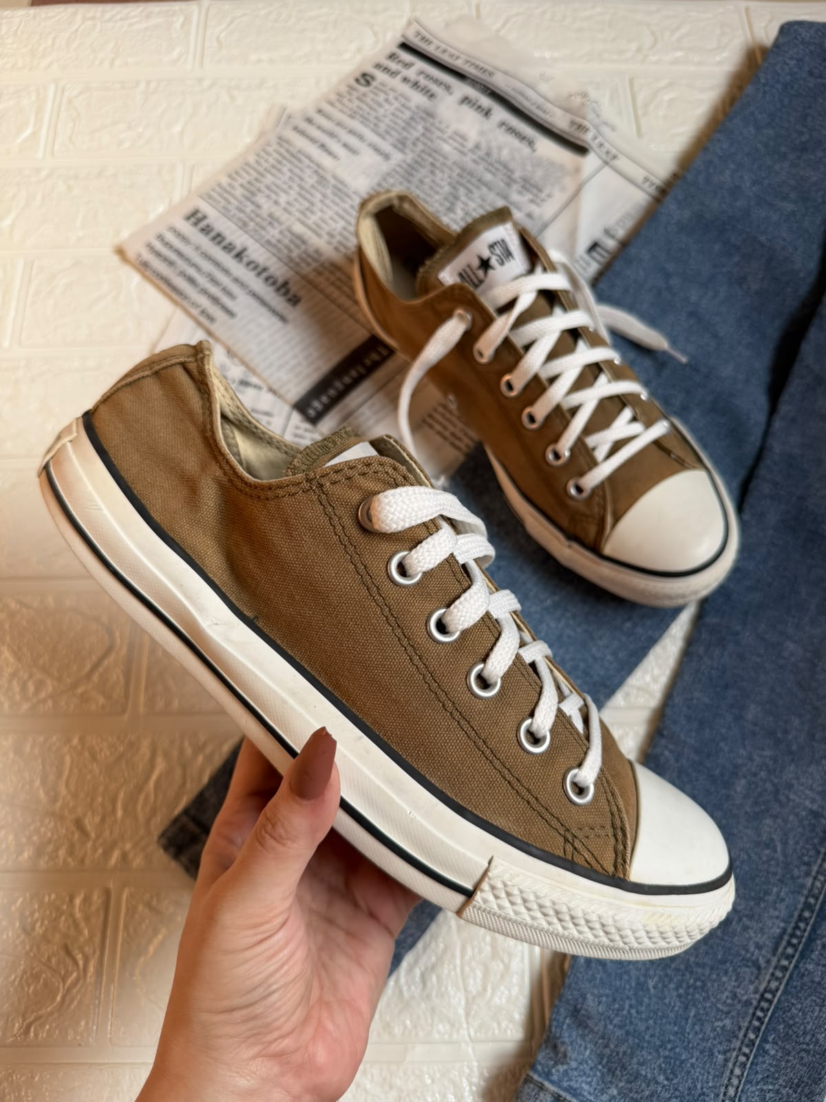 Brownish lowtop Converse