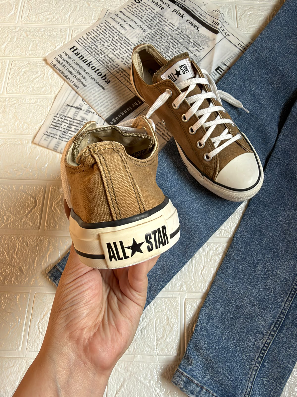 Brownish lowtop Converse
