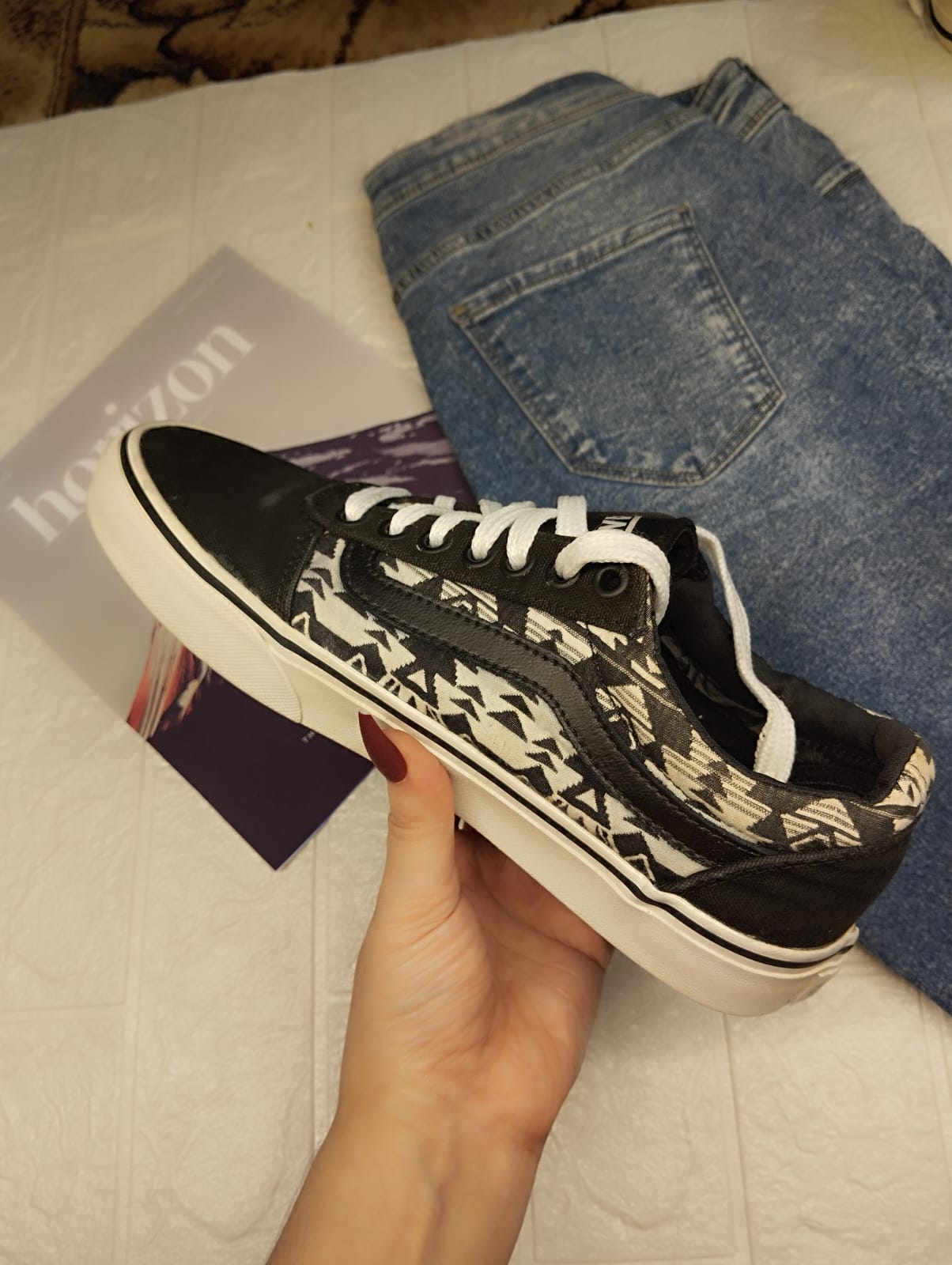 Printed black low rise vans