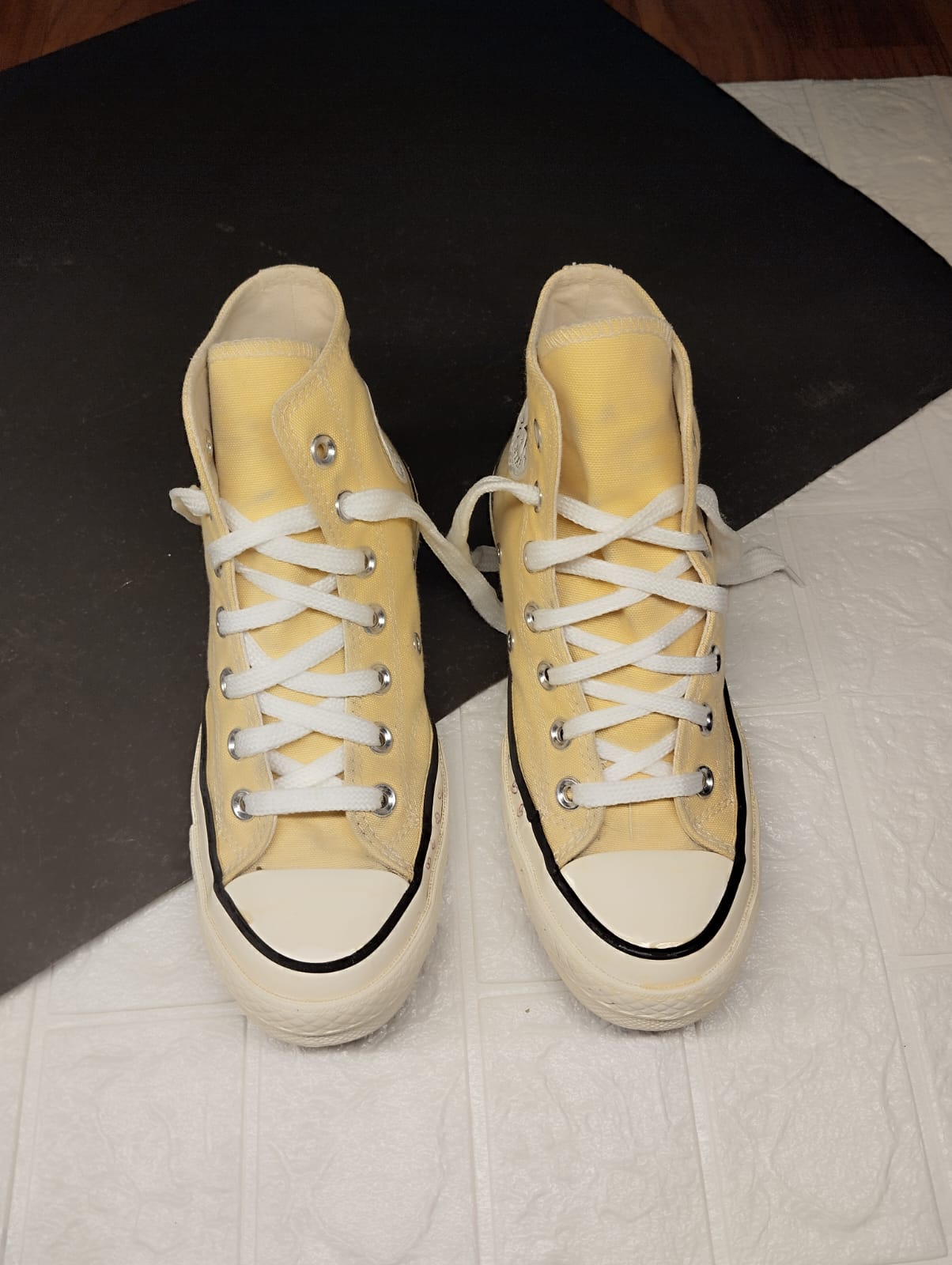 Butter yellow high rise taylor chuck