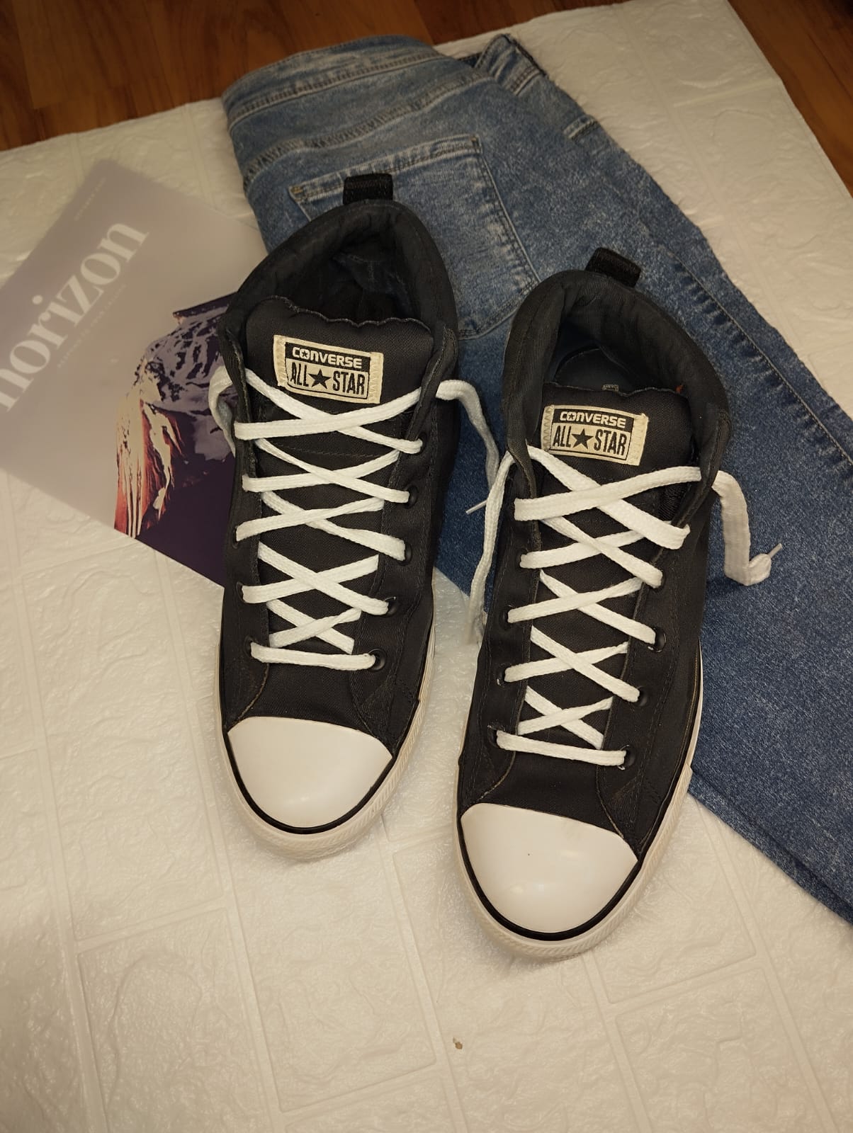 Black ankle cut converse