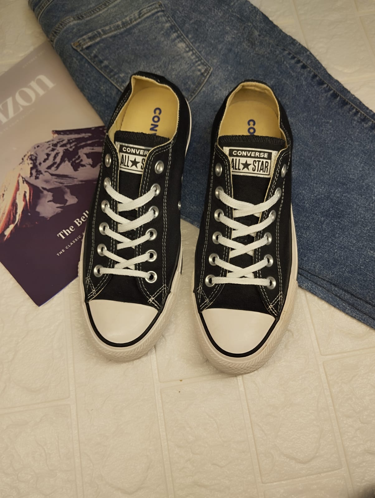 Black low rise converse