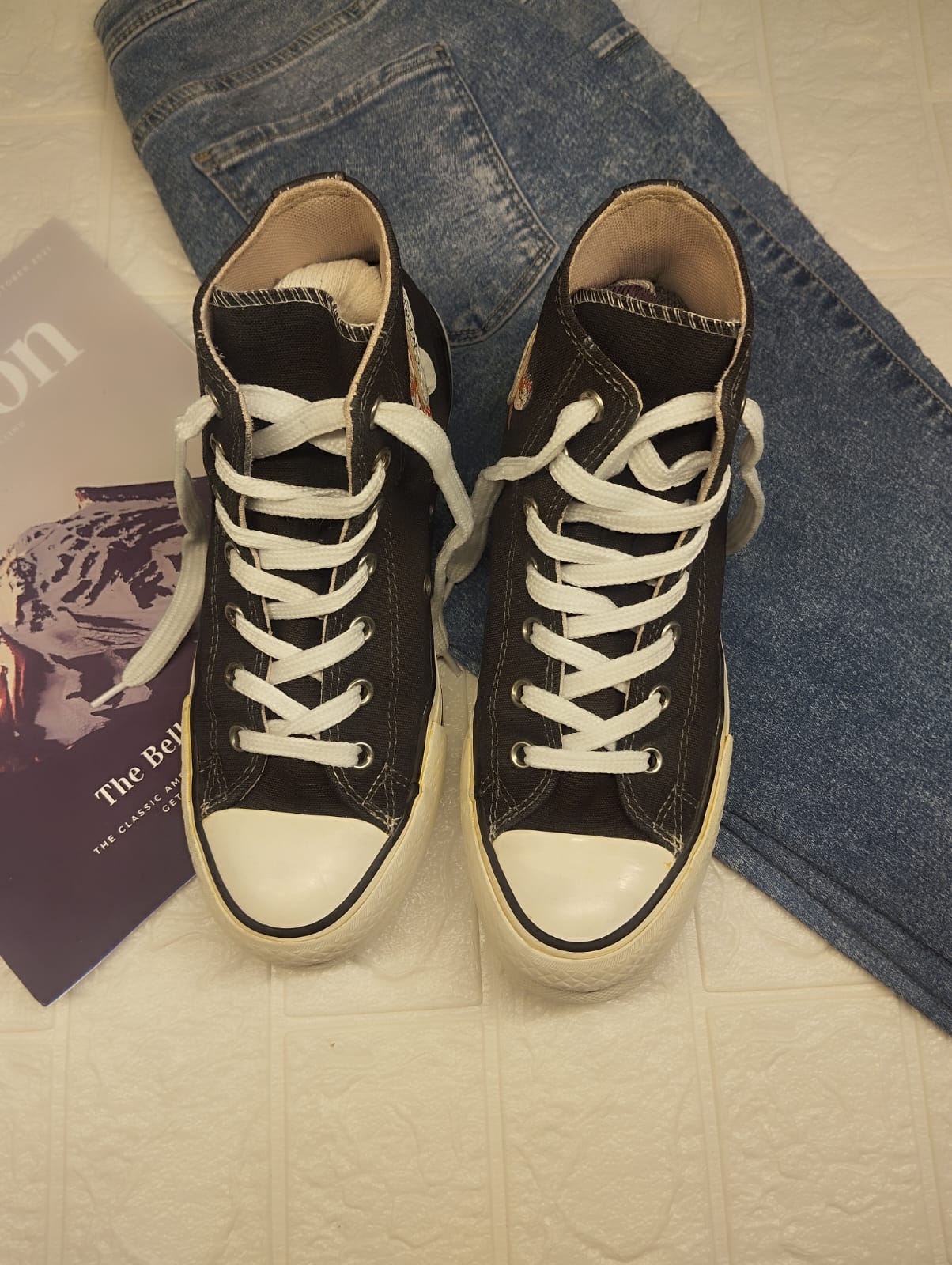 Black flower high rise platform