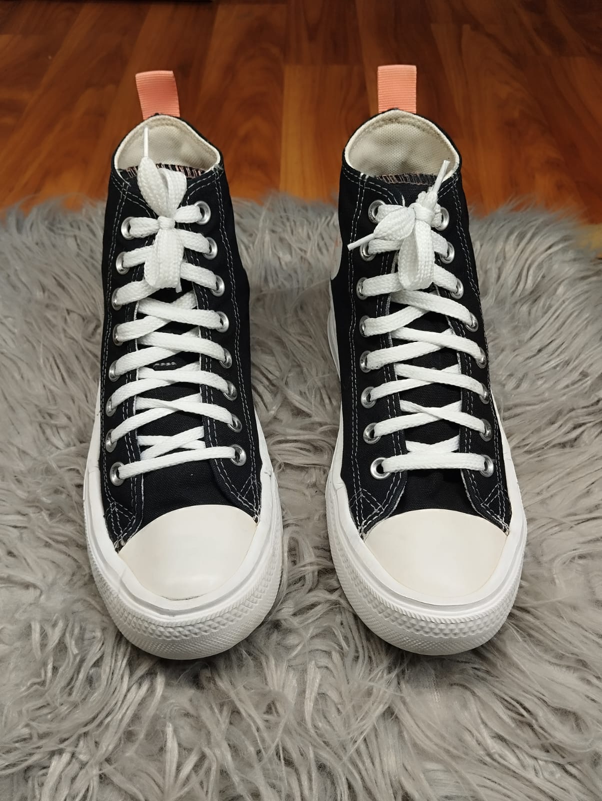 Black and pink wave platform