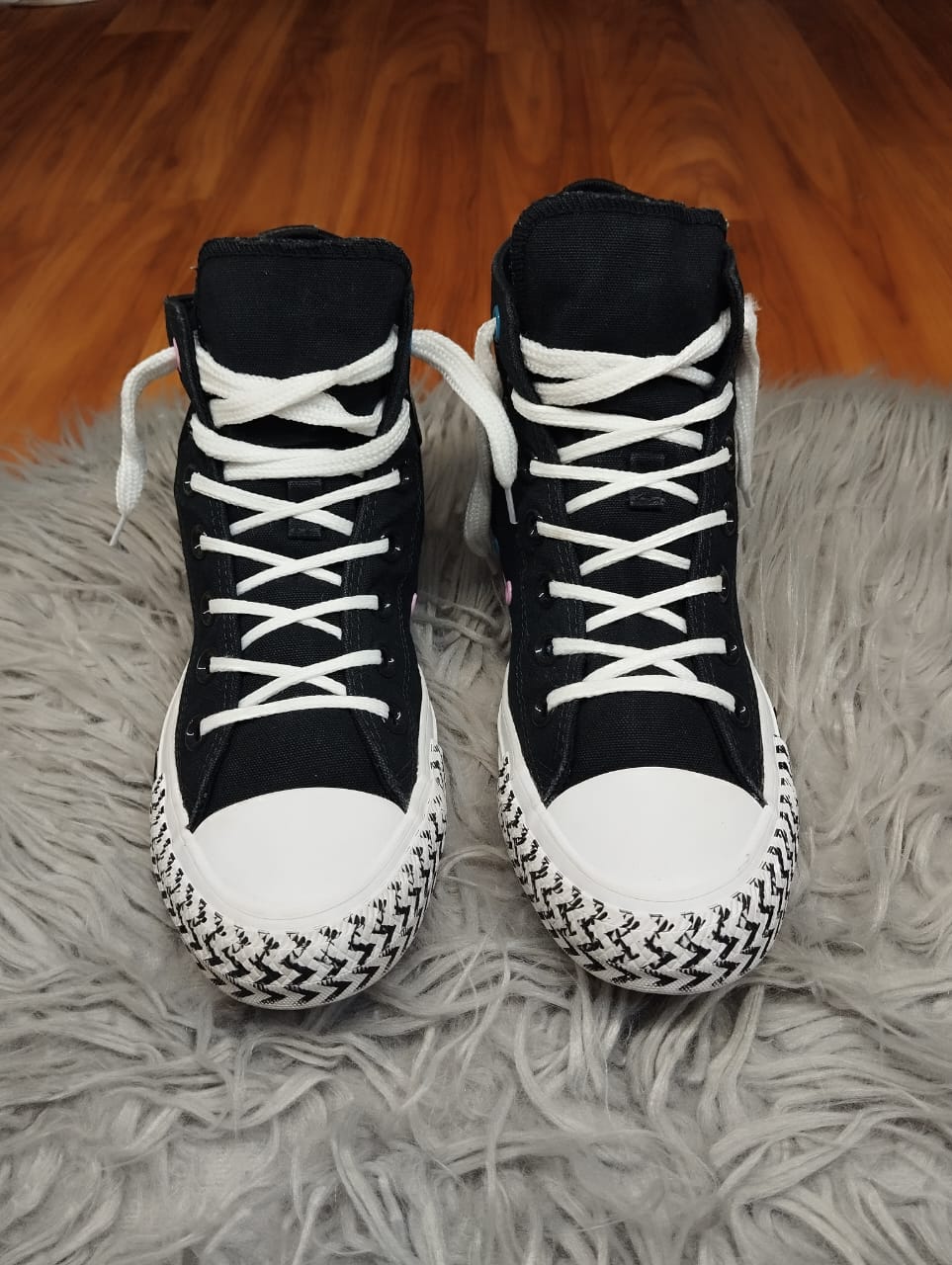 Black zig zag high rise converse