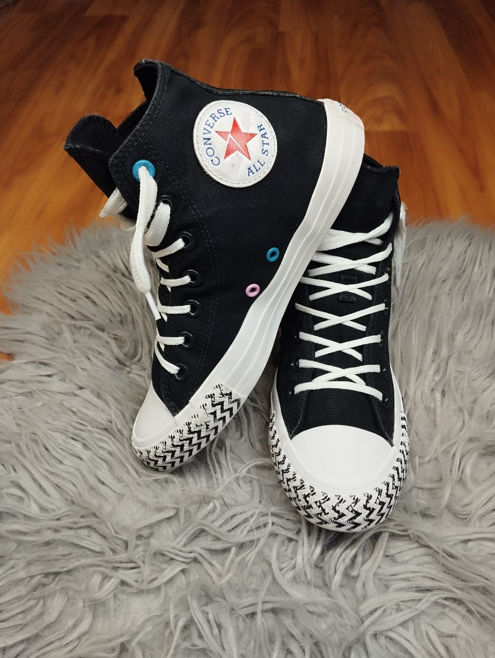 Black zig zag high rise converse