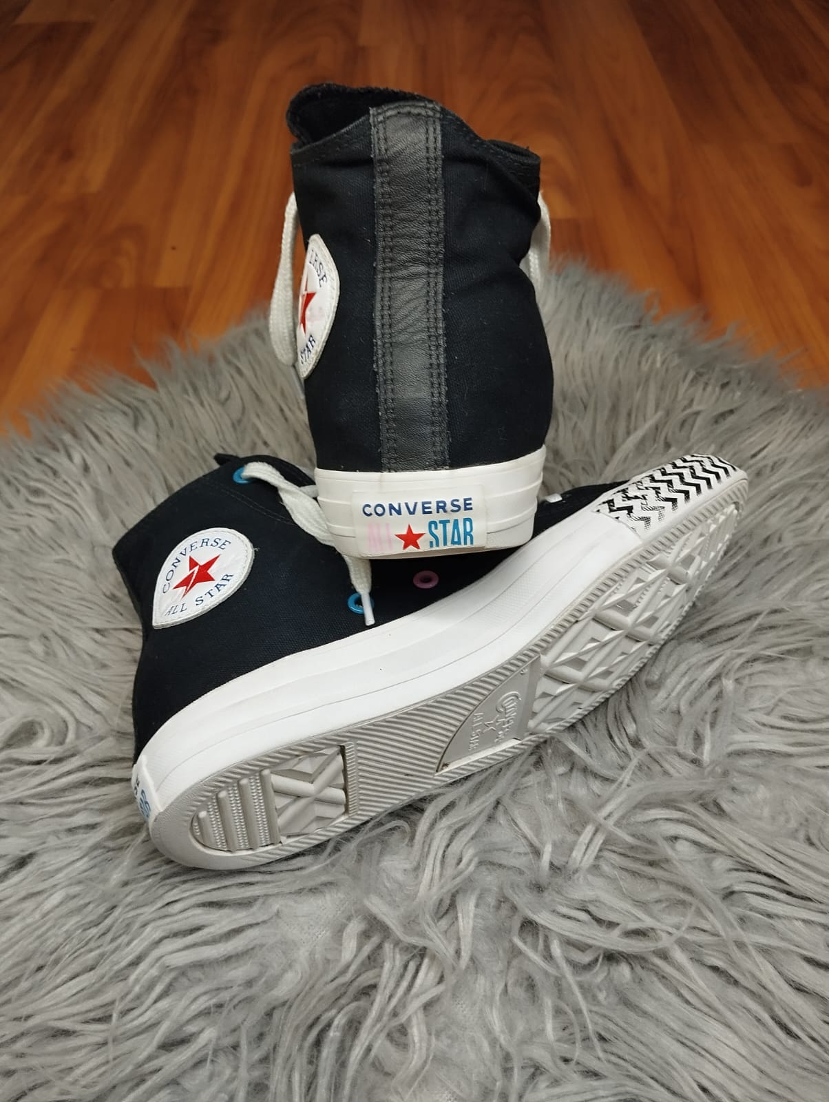 Black zig zag high rise converse