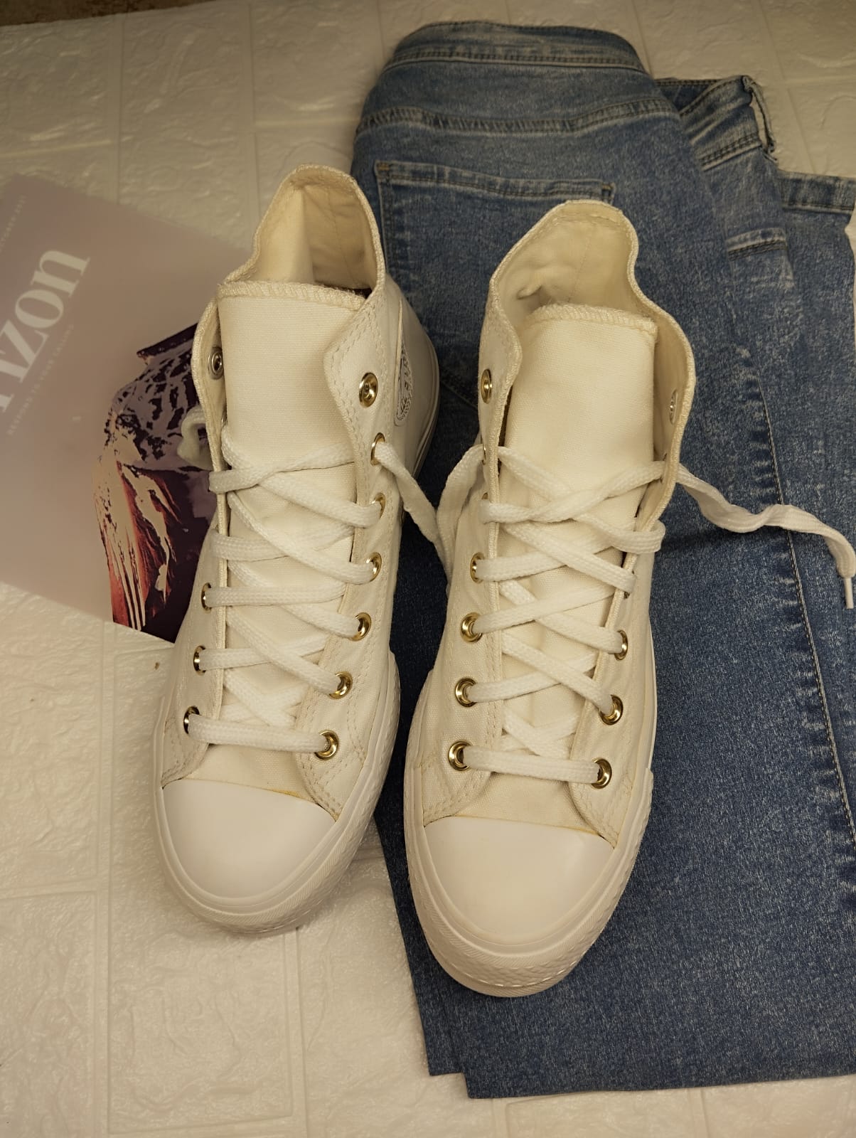 White high rise platform